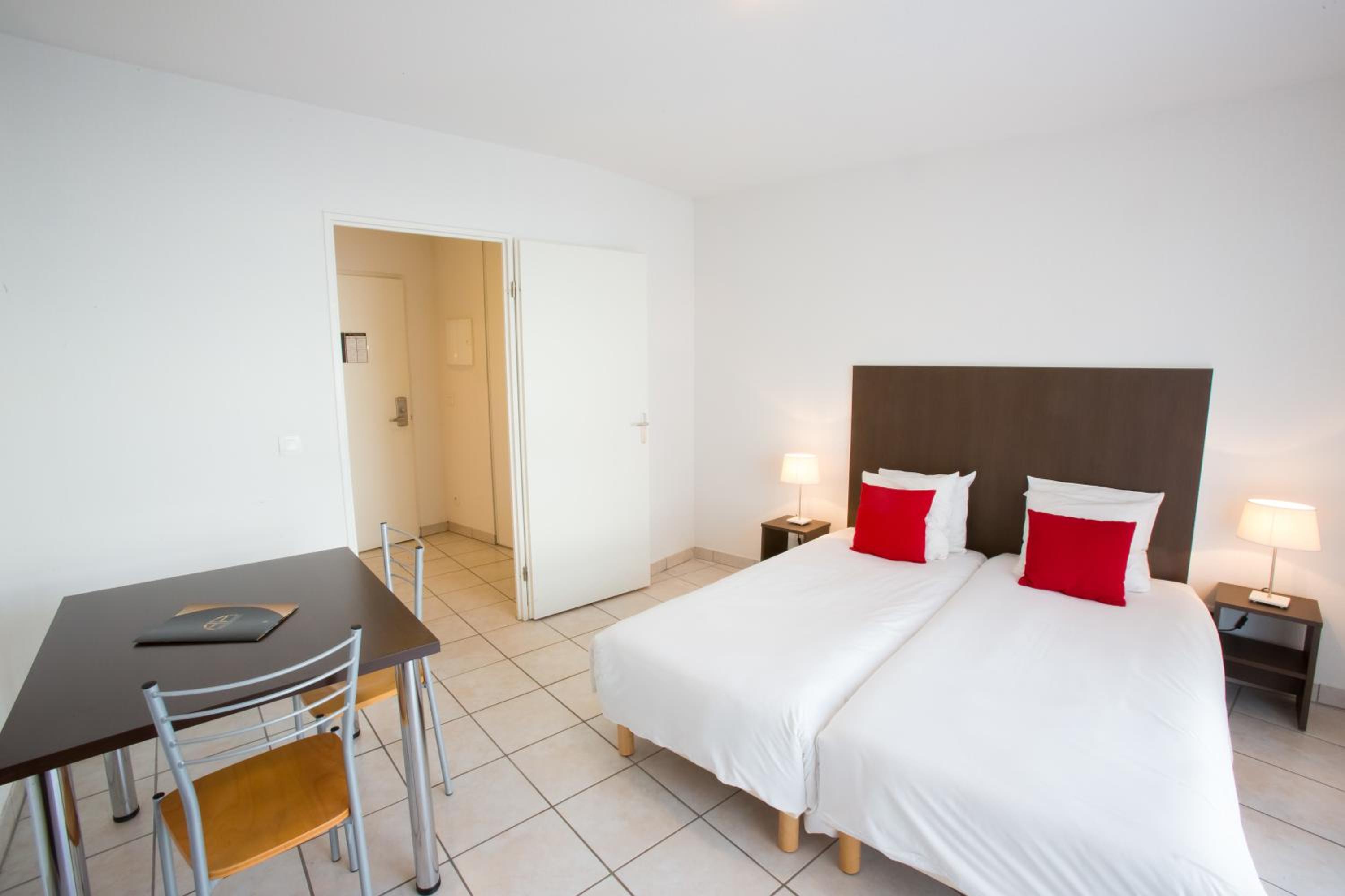 Studio with 2 Single Beds (1-2 Adults) photo 1