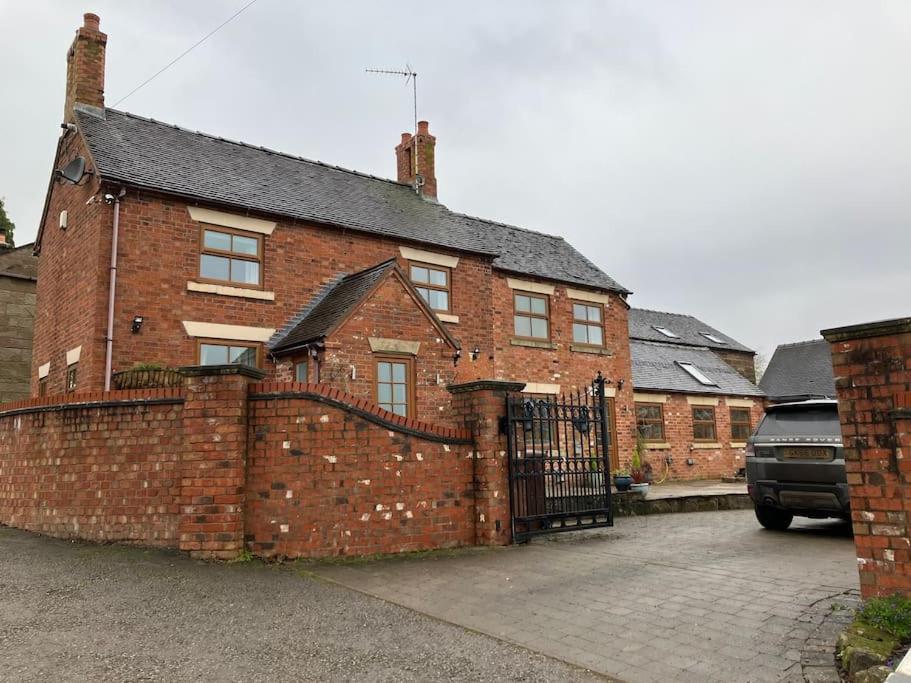 Three-Bedroom House photo 2