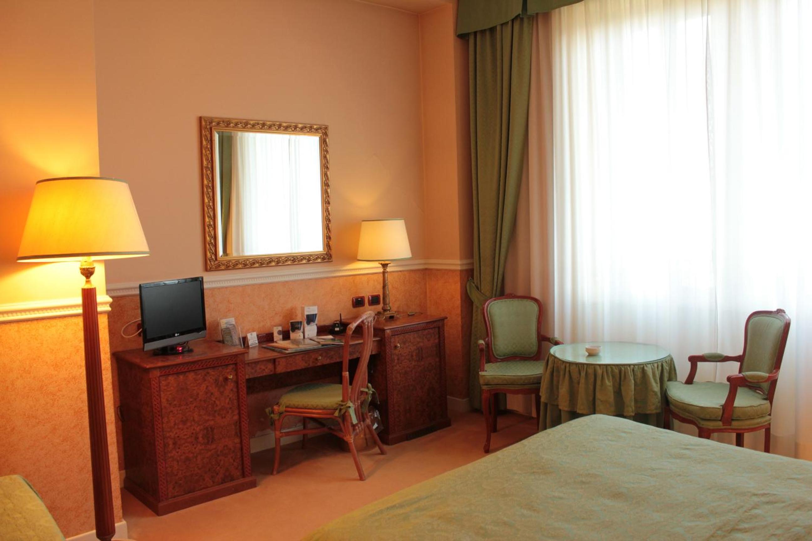 Deluxe Double Room - Photo 4