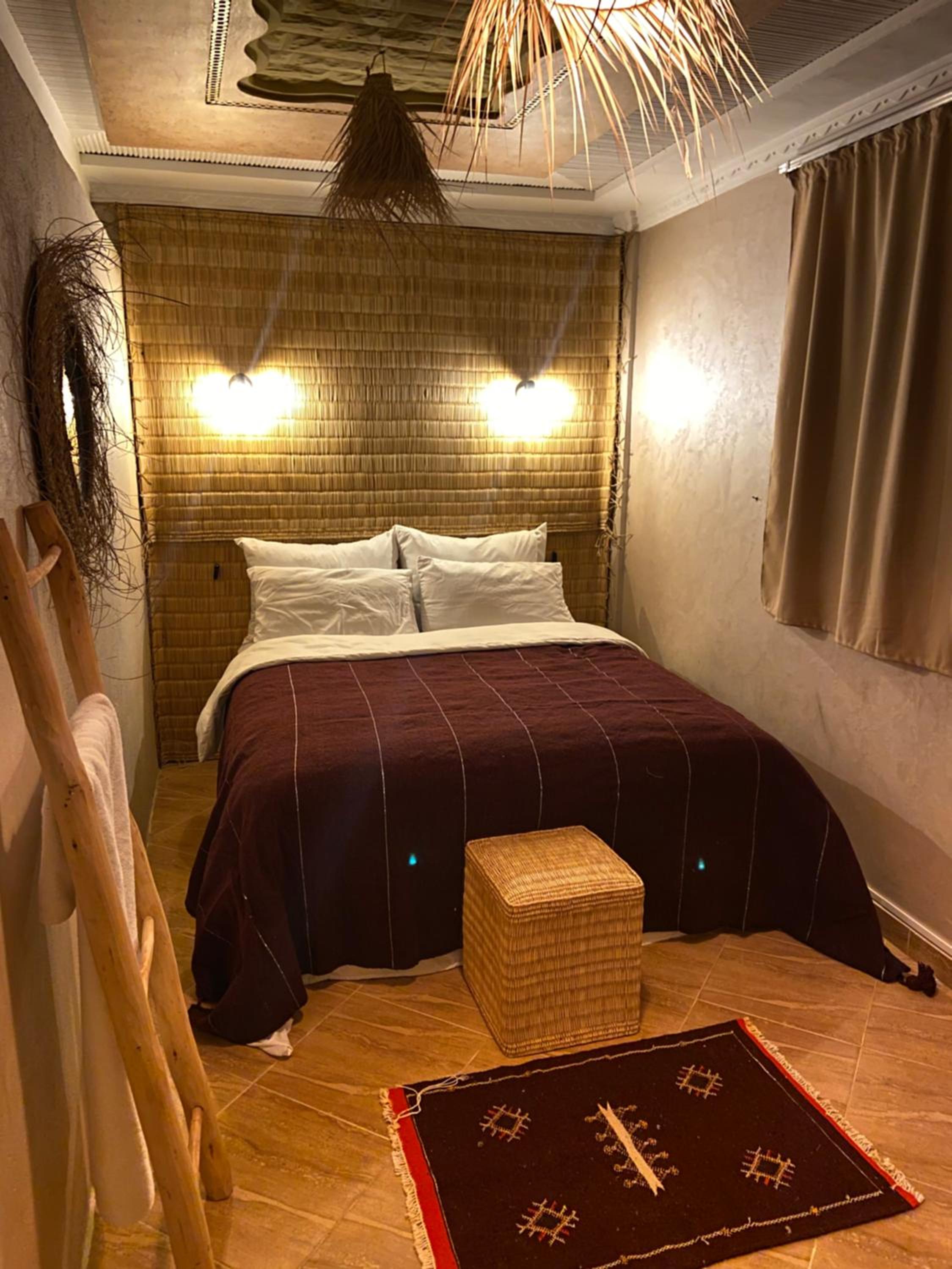 Deluxe Room - Photo 10