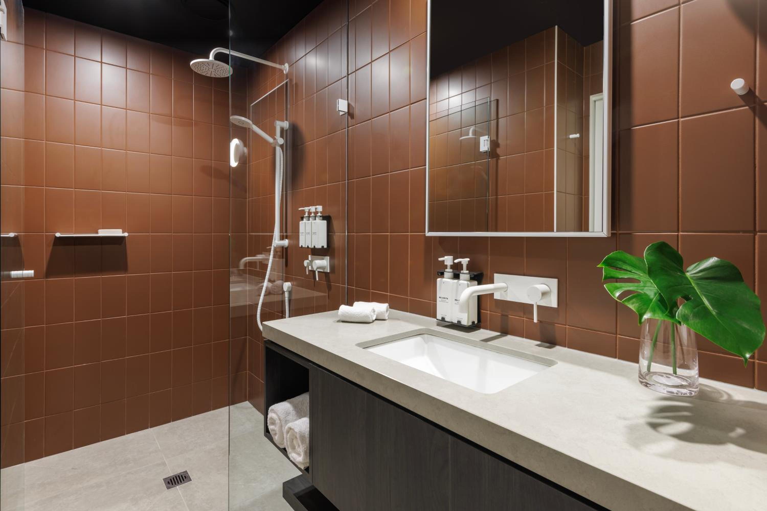 Superior Veriu Suite - Photo 4
