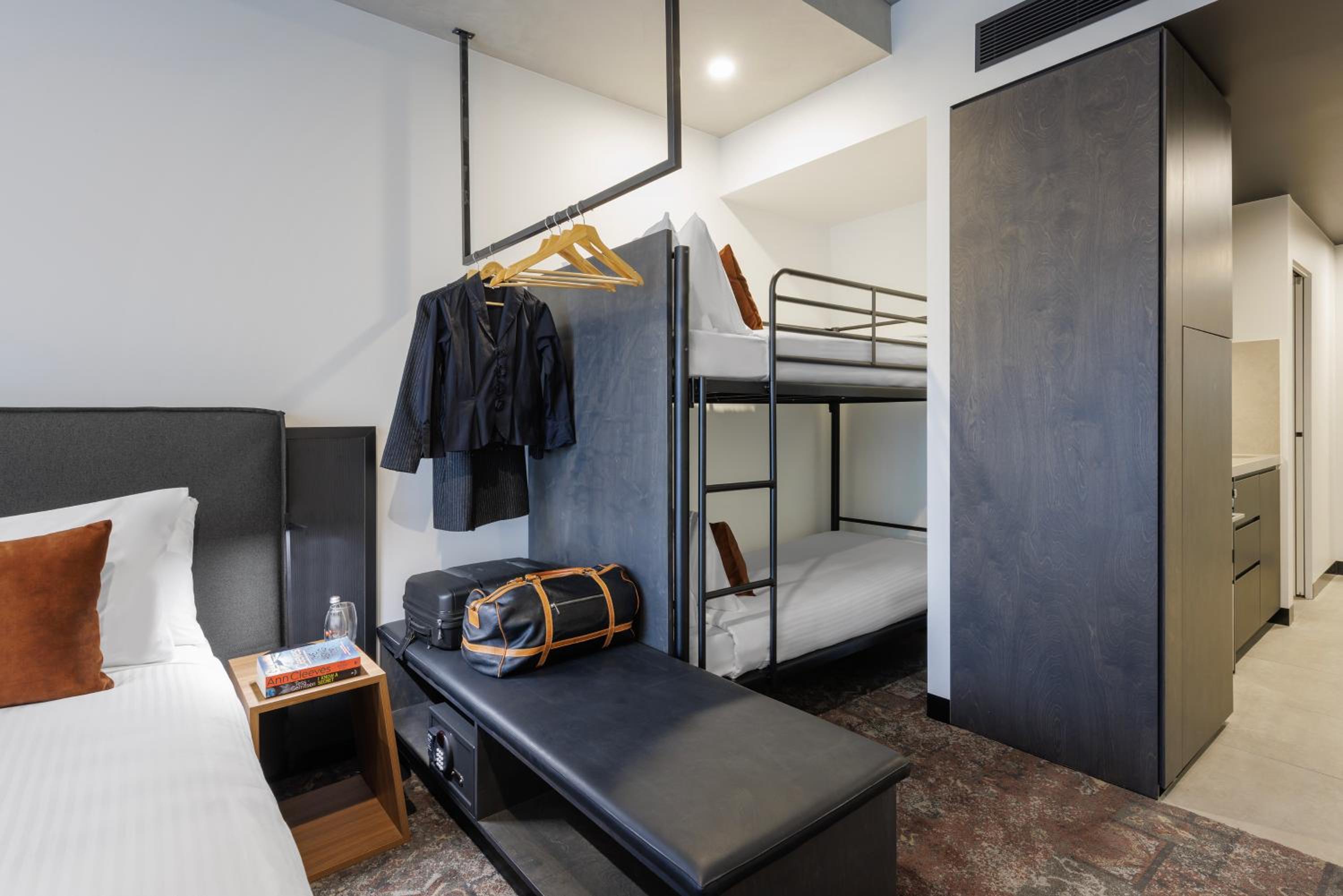 Quad Suite - Photo 2