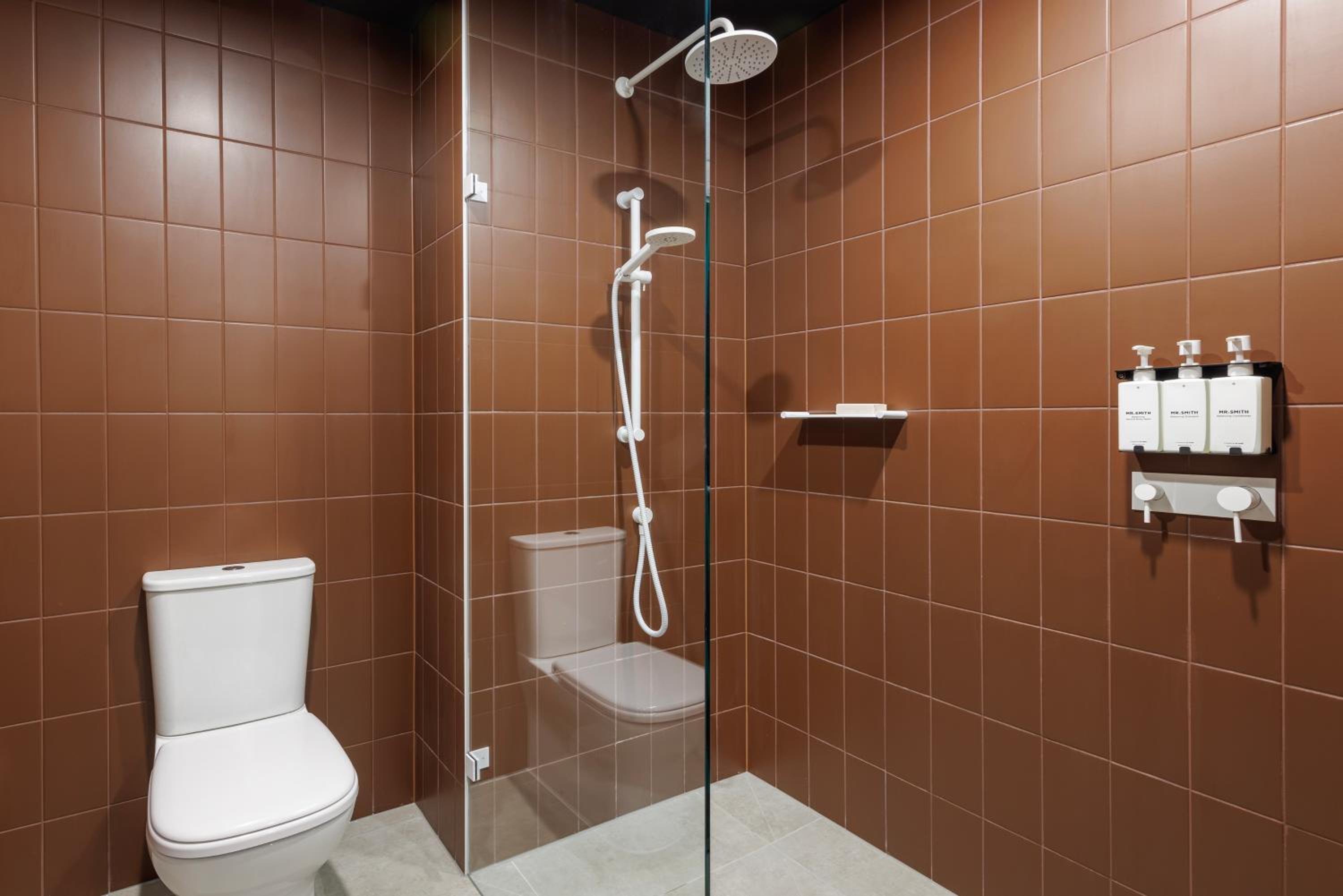Quad Suite - Photo 4