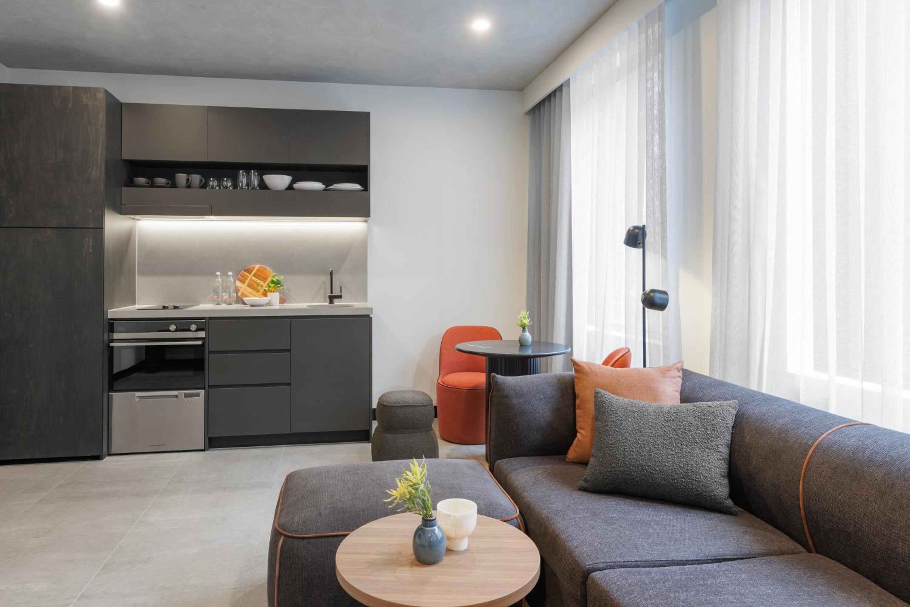 One-Bedroom Suite - Photo 2
