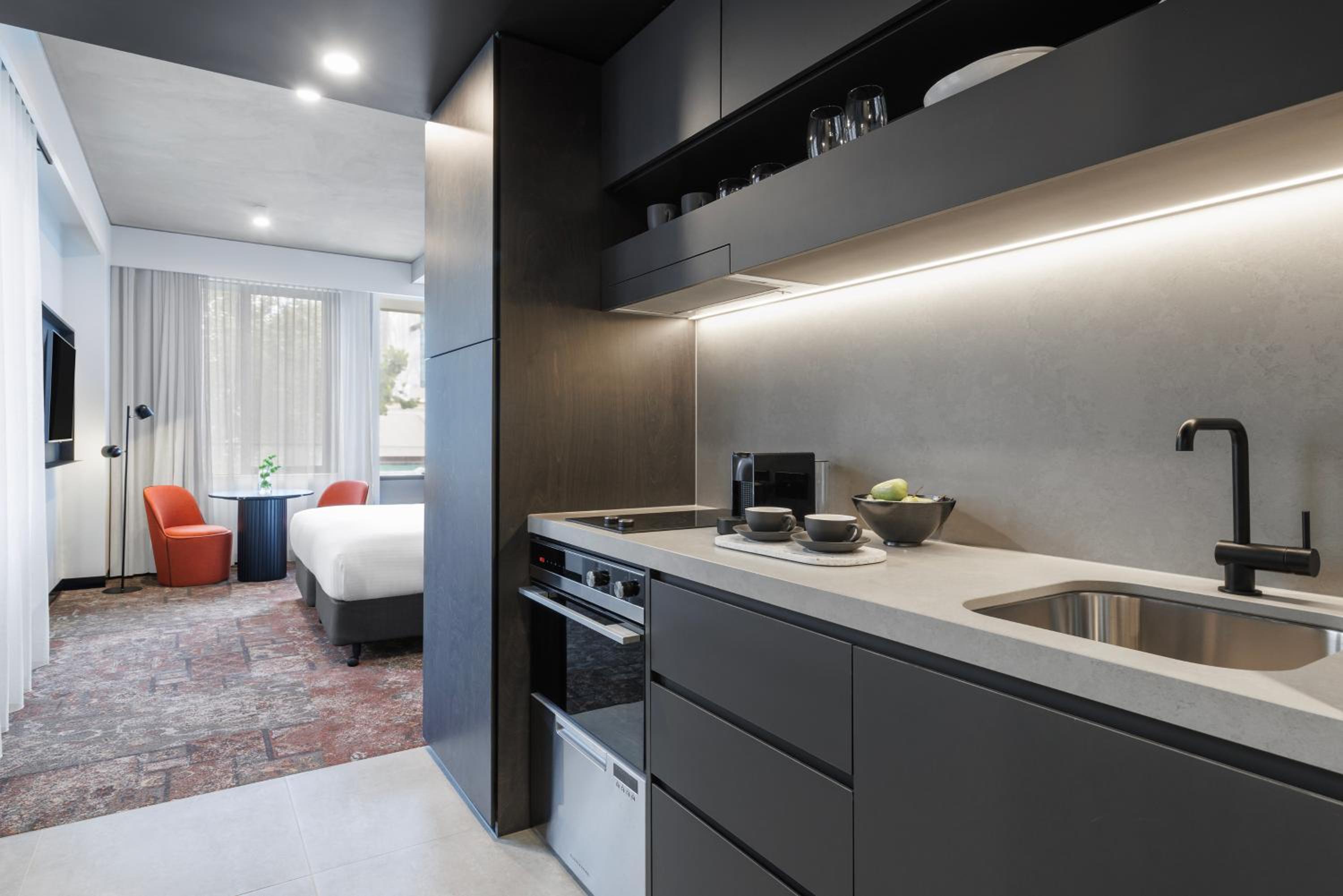 Superior Veriu Suite - Photo 5