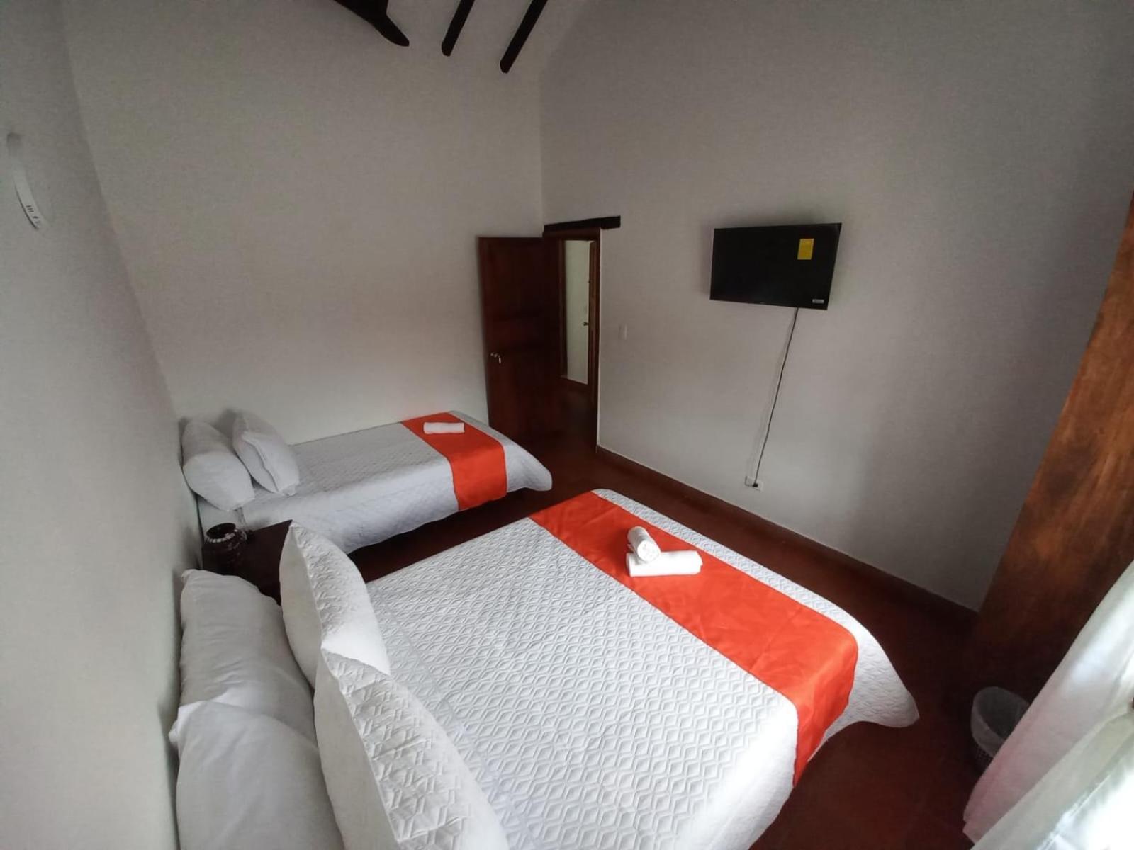 Basic Triple Room with Shared Bathroom photo 2
