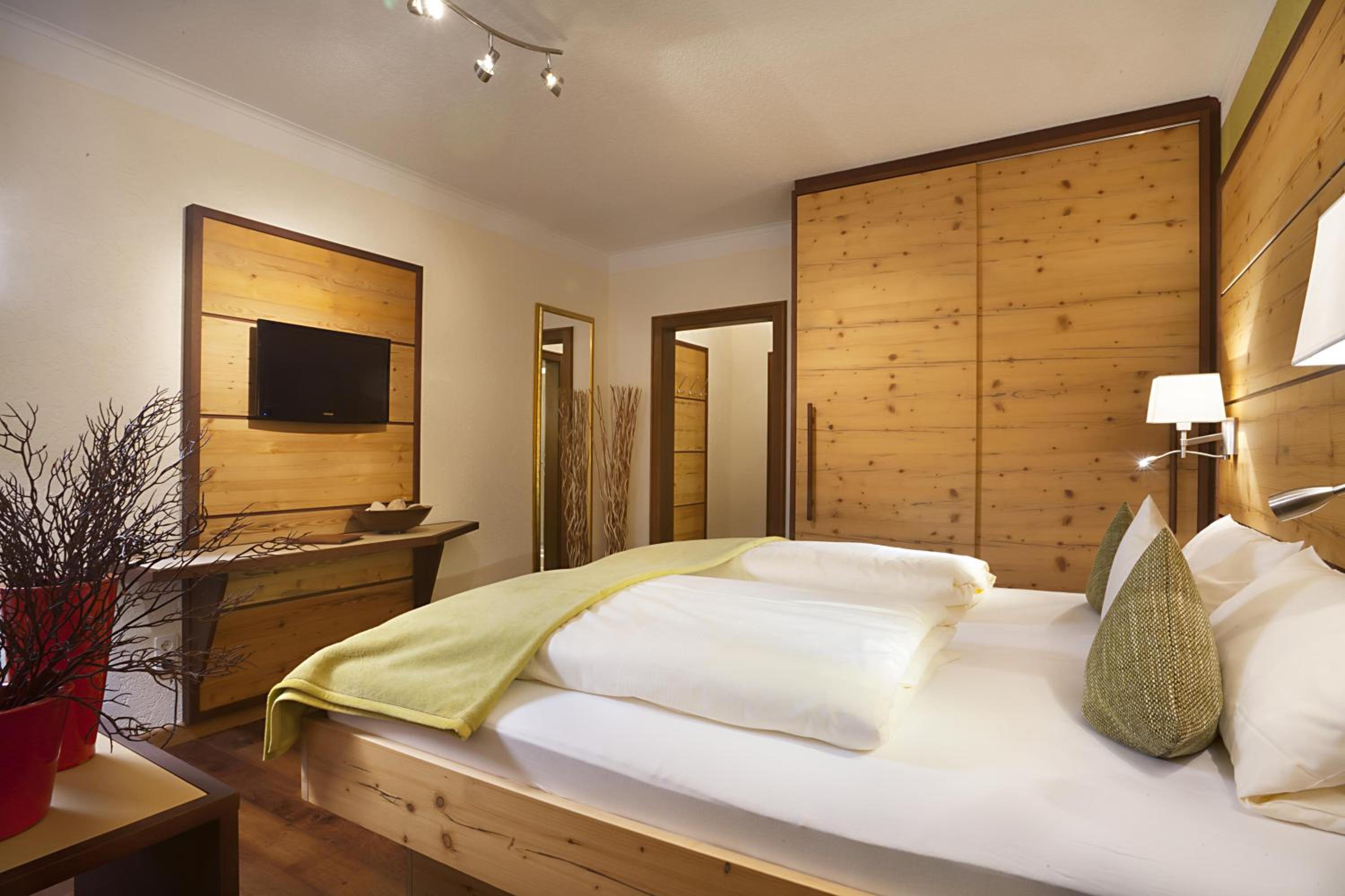 Double Room with Balcony or Terrace and Mountain Views photo 3