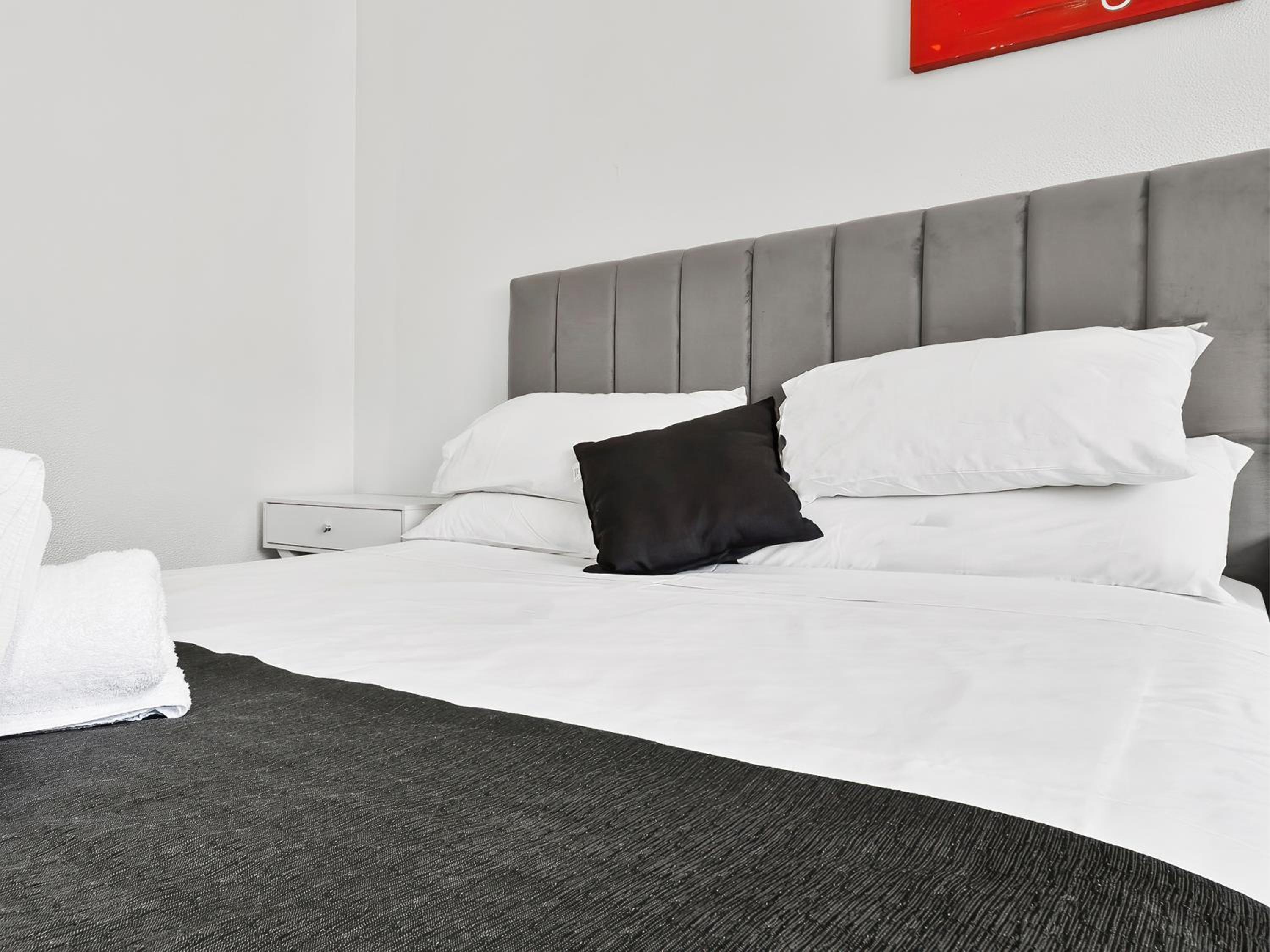 Queen Room (Not Pet Friendly) - Photo 4