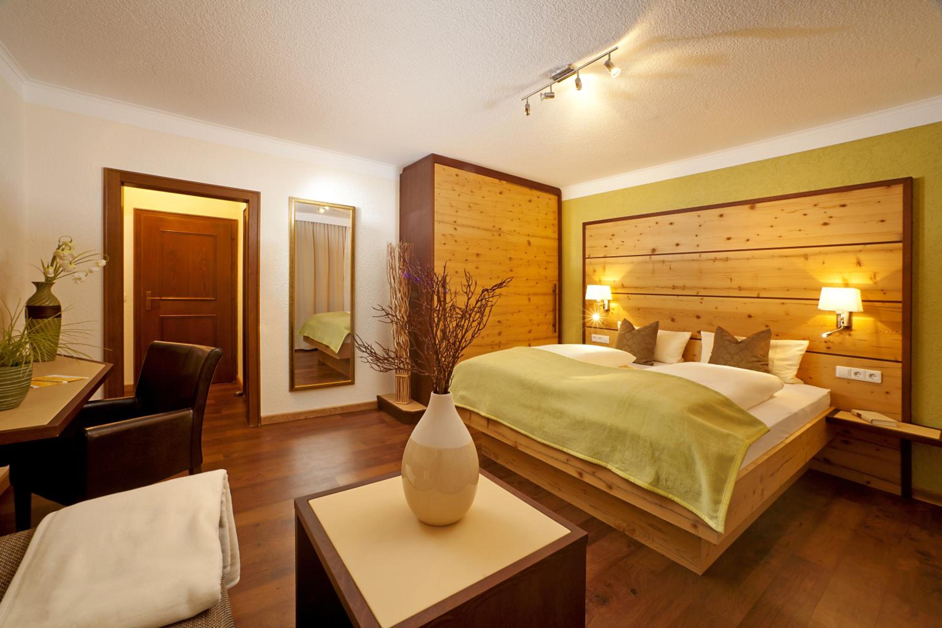 Double Room with Balcony or Terrace and Mountain Views photo 1
