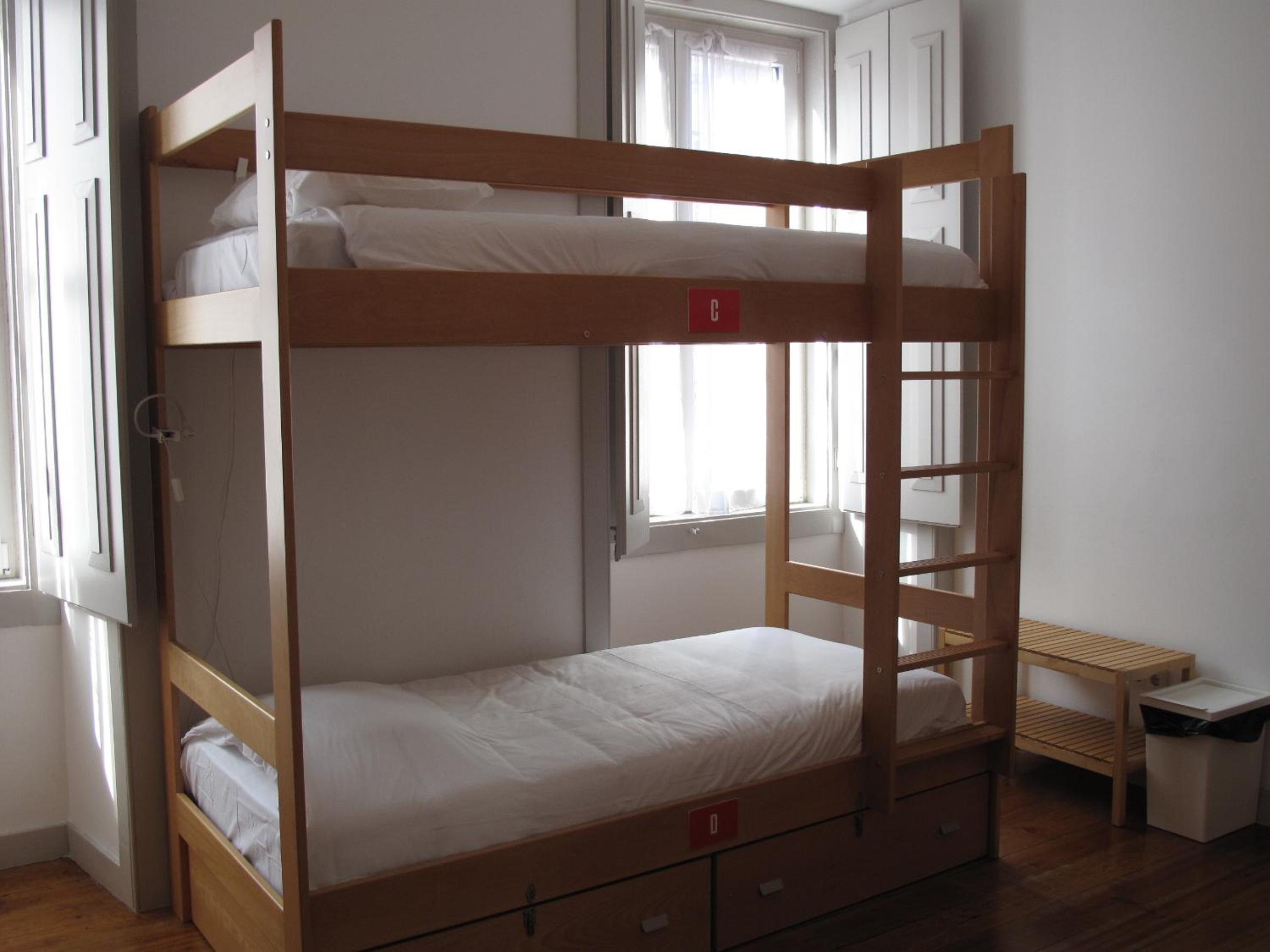 Bed in 6-Bed Mixed Dormitory Room photo 2
