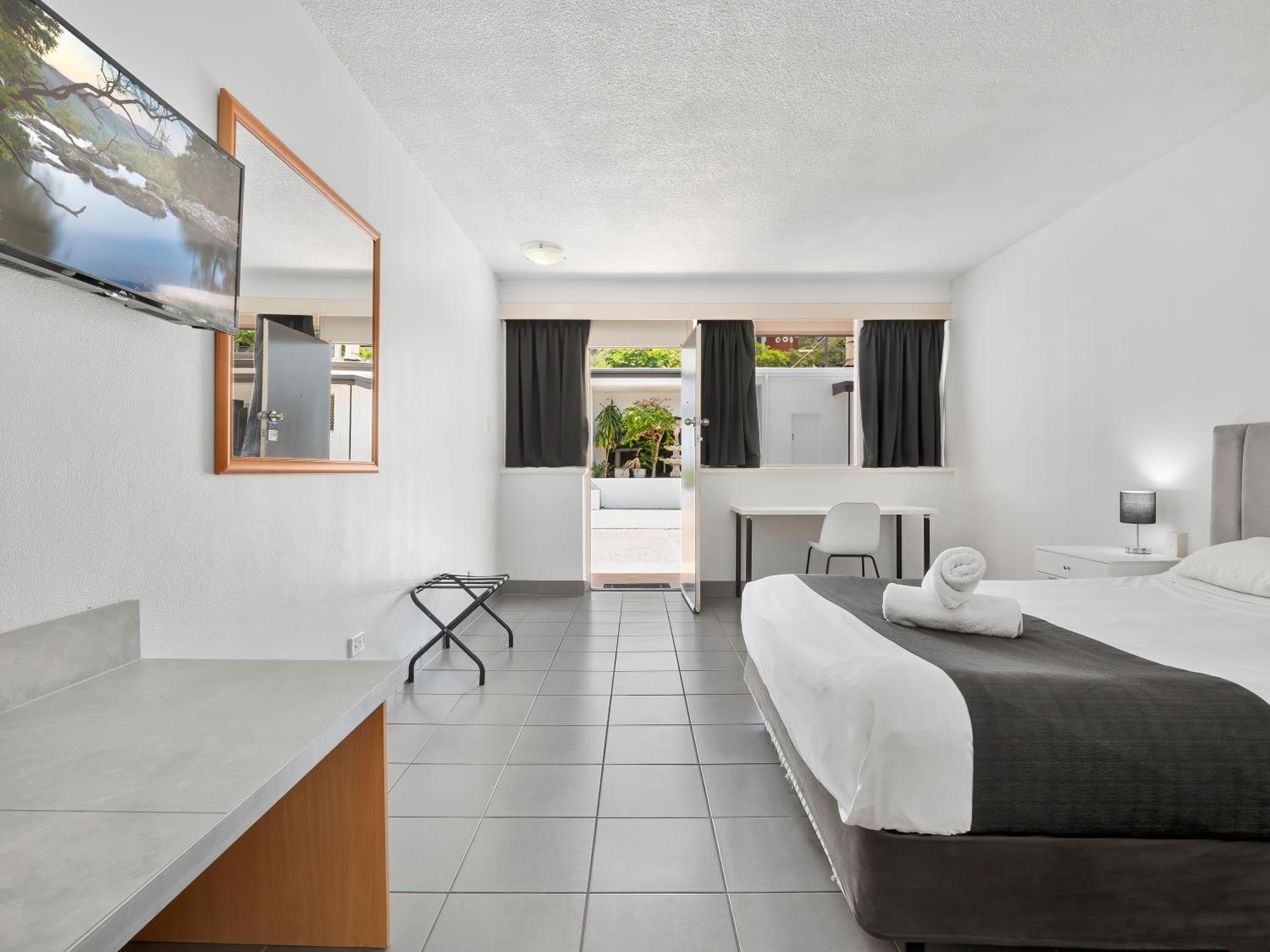 Queen Room (Not Pet Friendly) - Photo 1