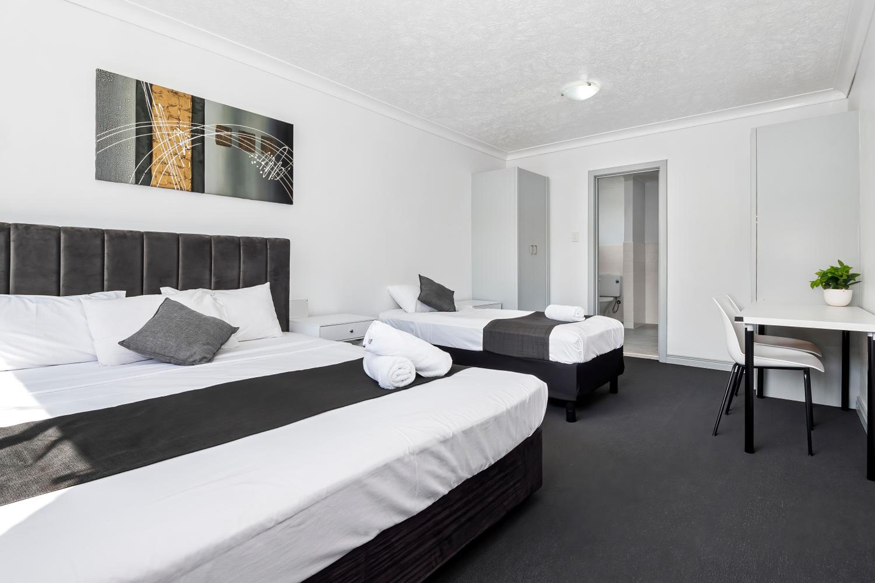 Deluxe Twin Room (Not Pet Friendly) - Photo 2