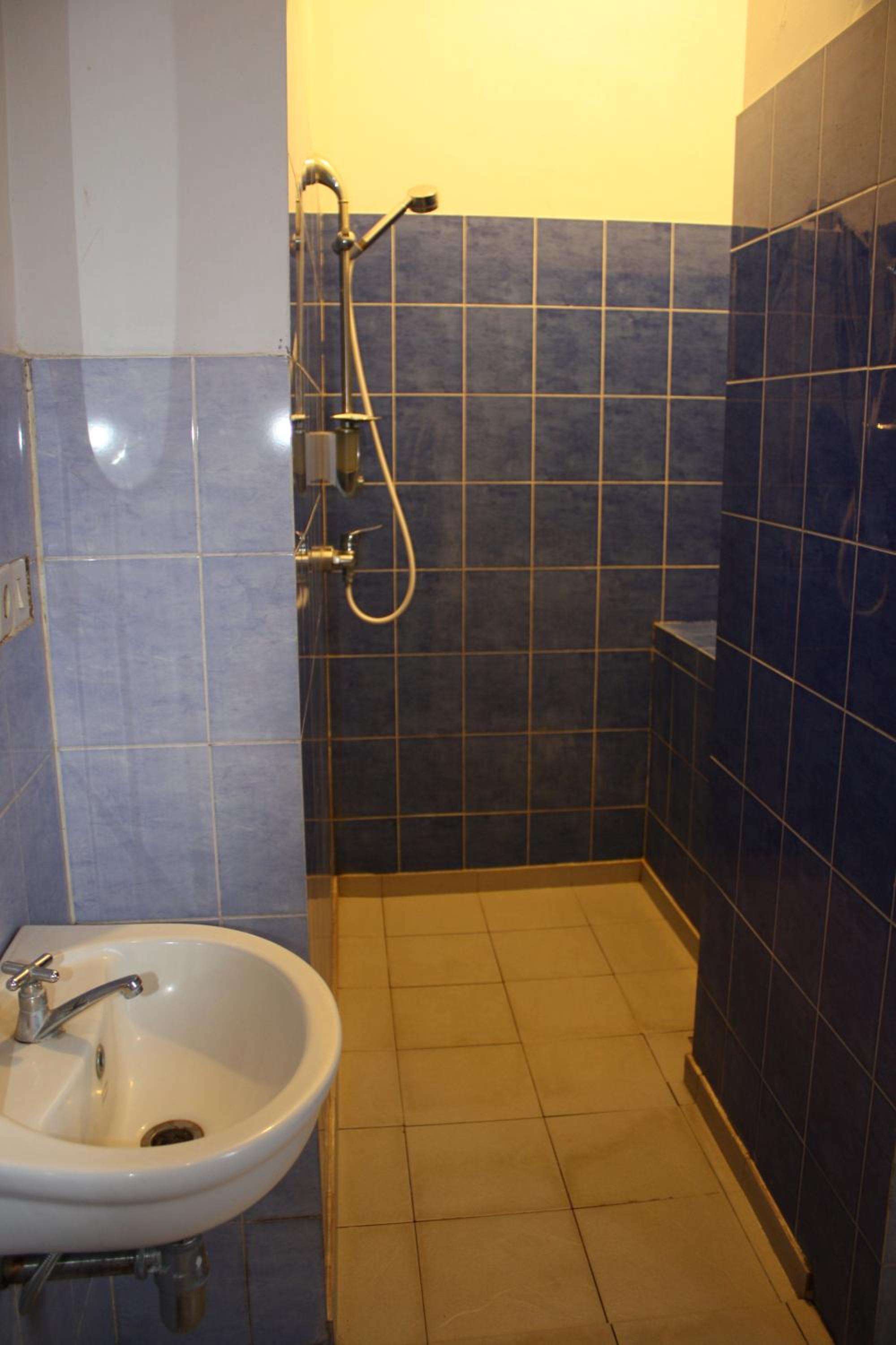 Twin Room with Private Bathroom photo 2