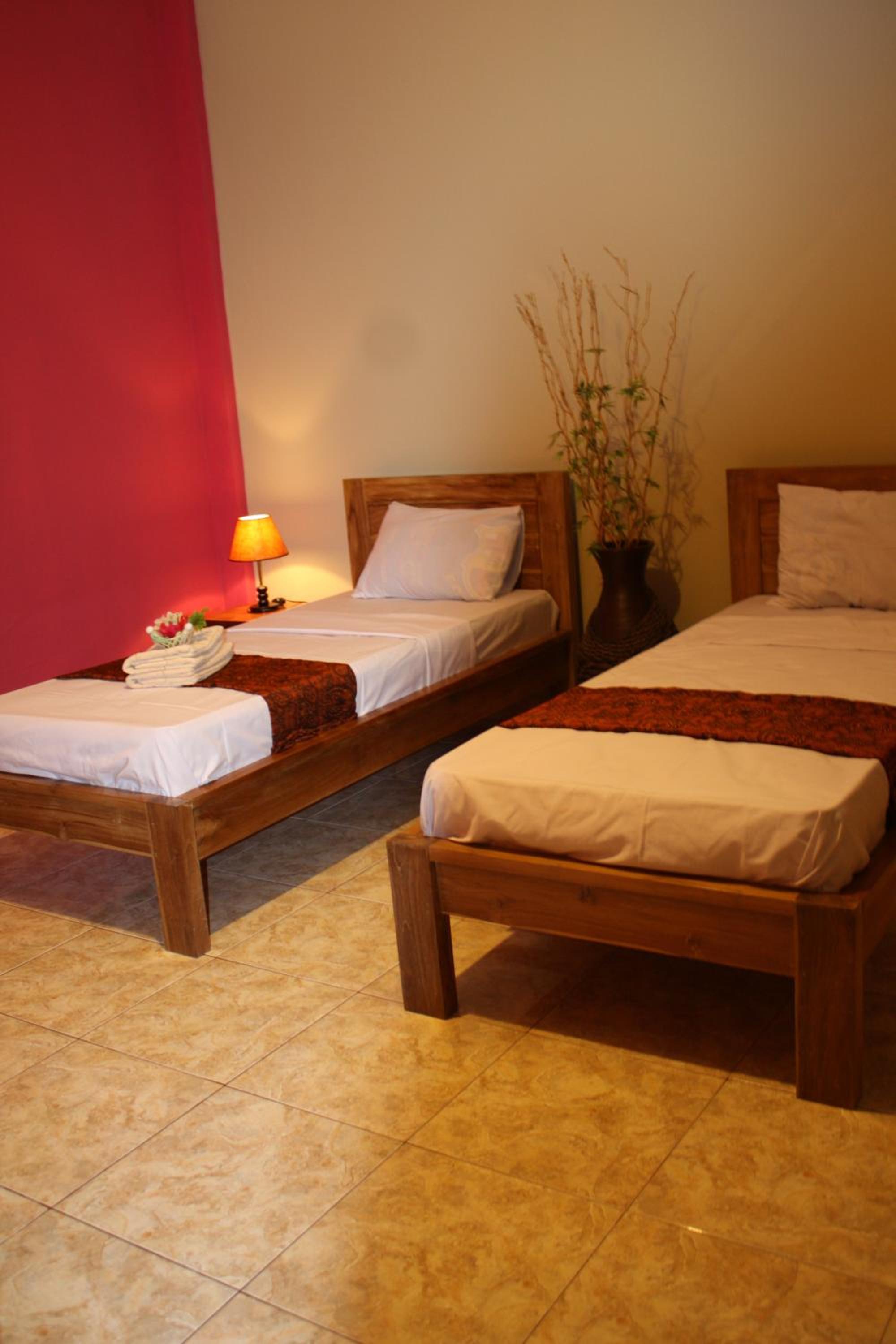 Twin Room with Private Bathroom photo 3