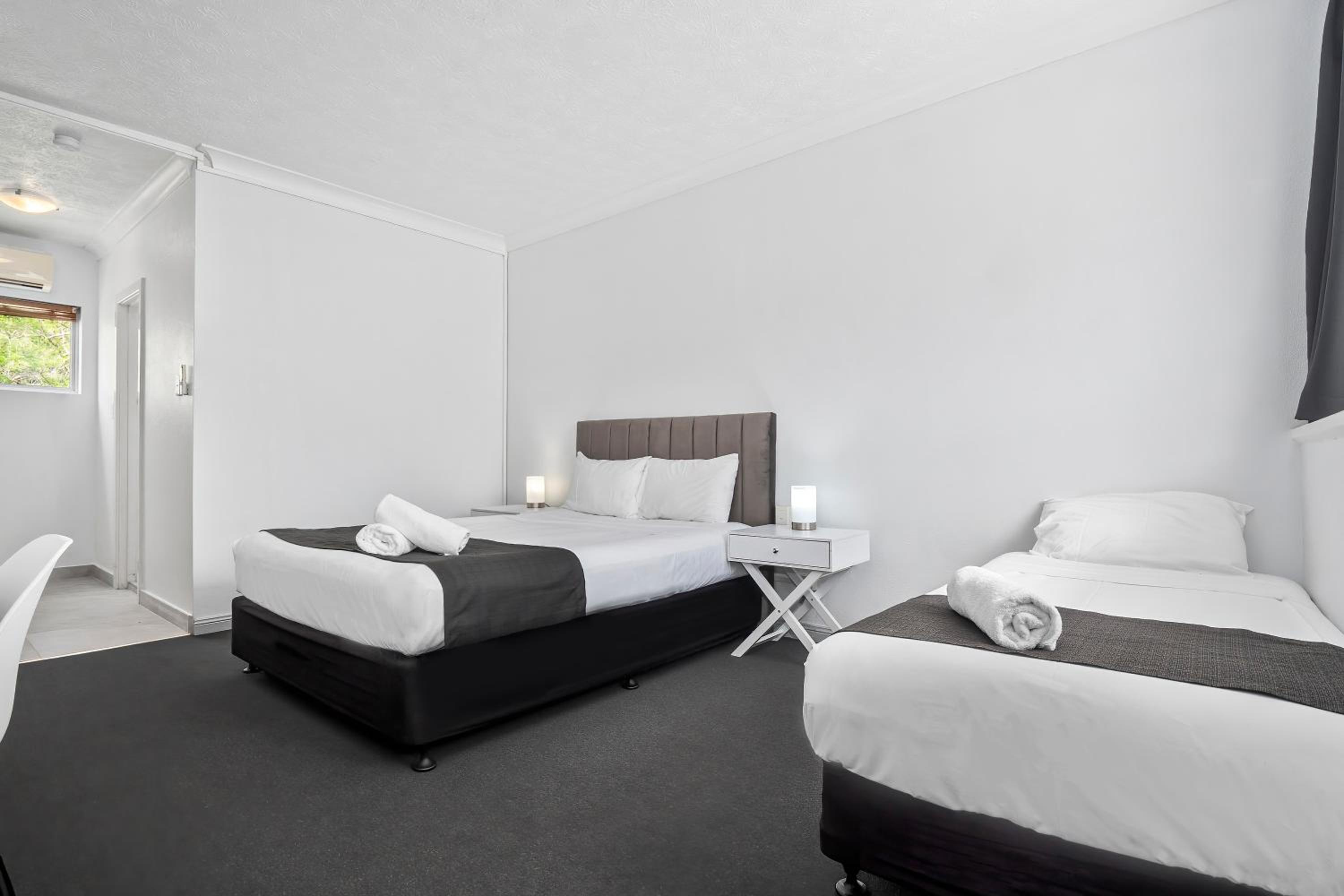 Deluxe Twin Room (Not Pet Friendly) - Photo 3