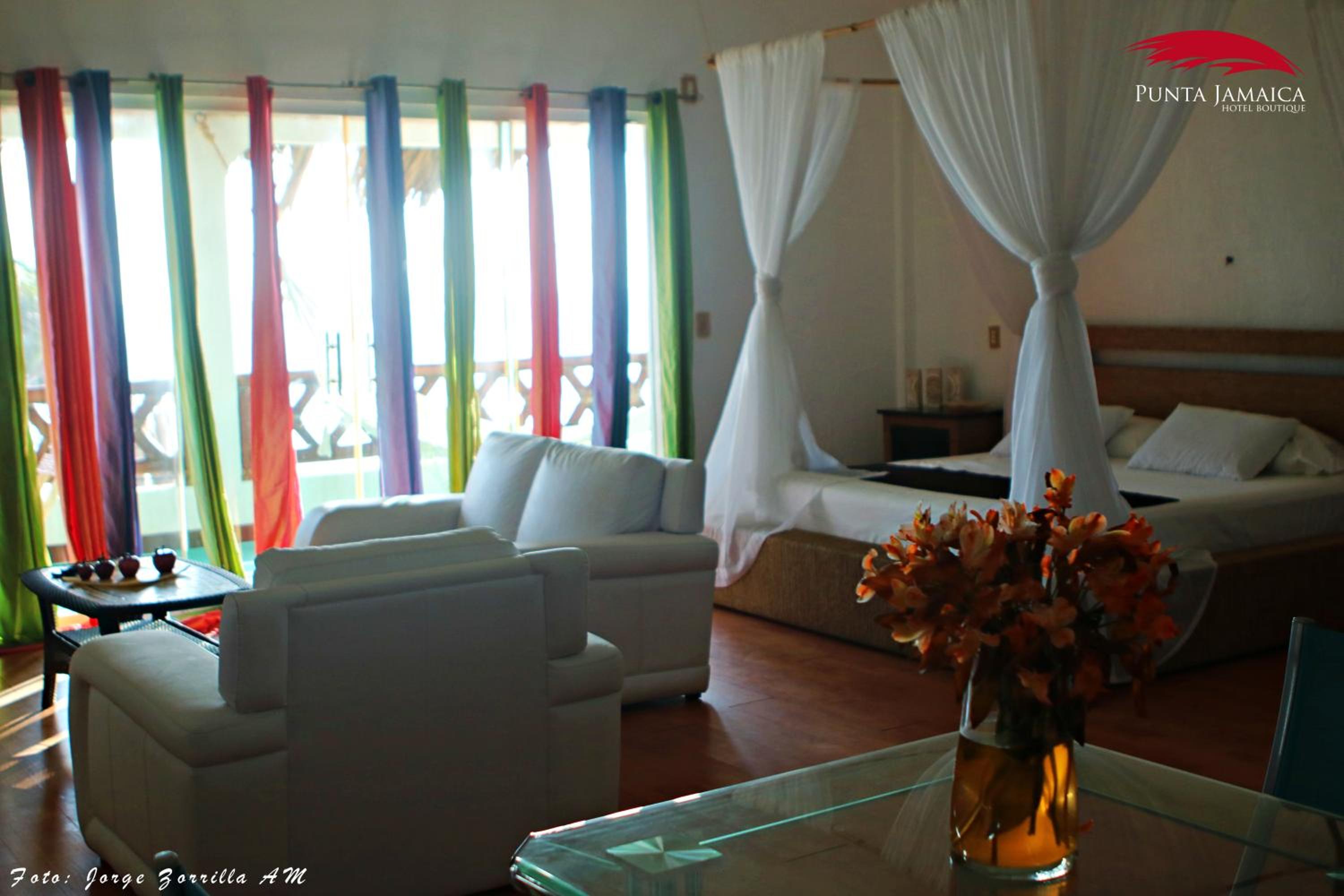 Deluxe Suite with Sea View - Photo 7