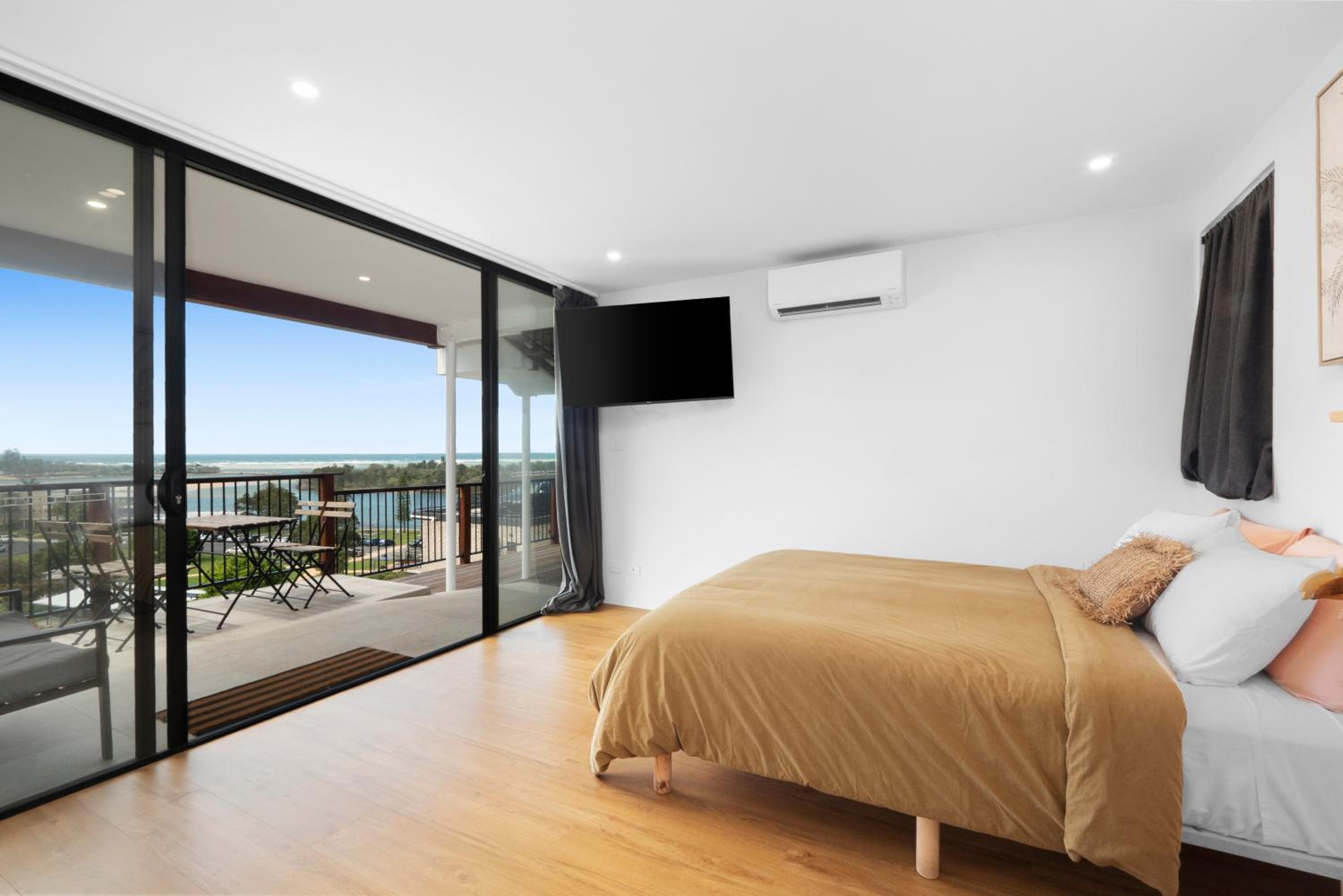 Family Room with 2 Queen Beds - Sea view - Accessible
