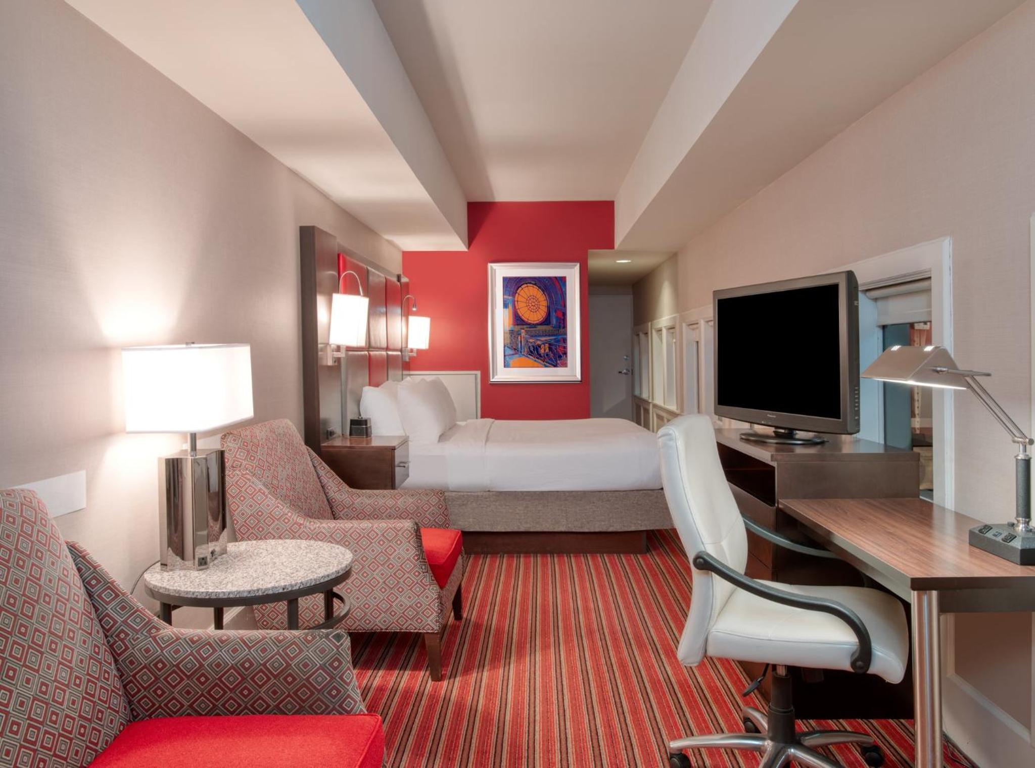 King Room Train Car - Photo 2