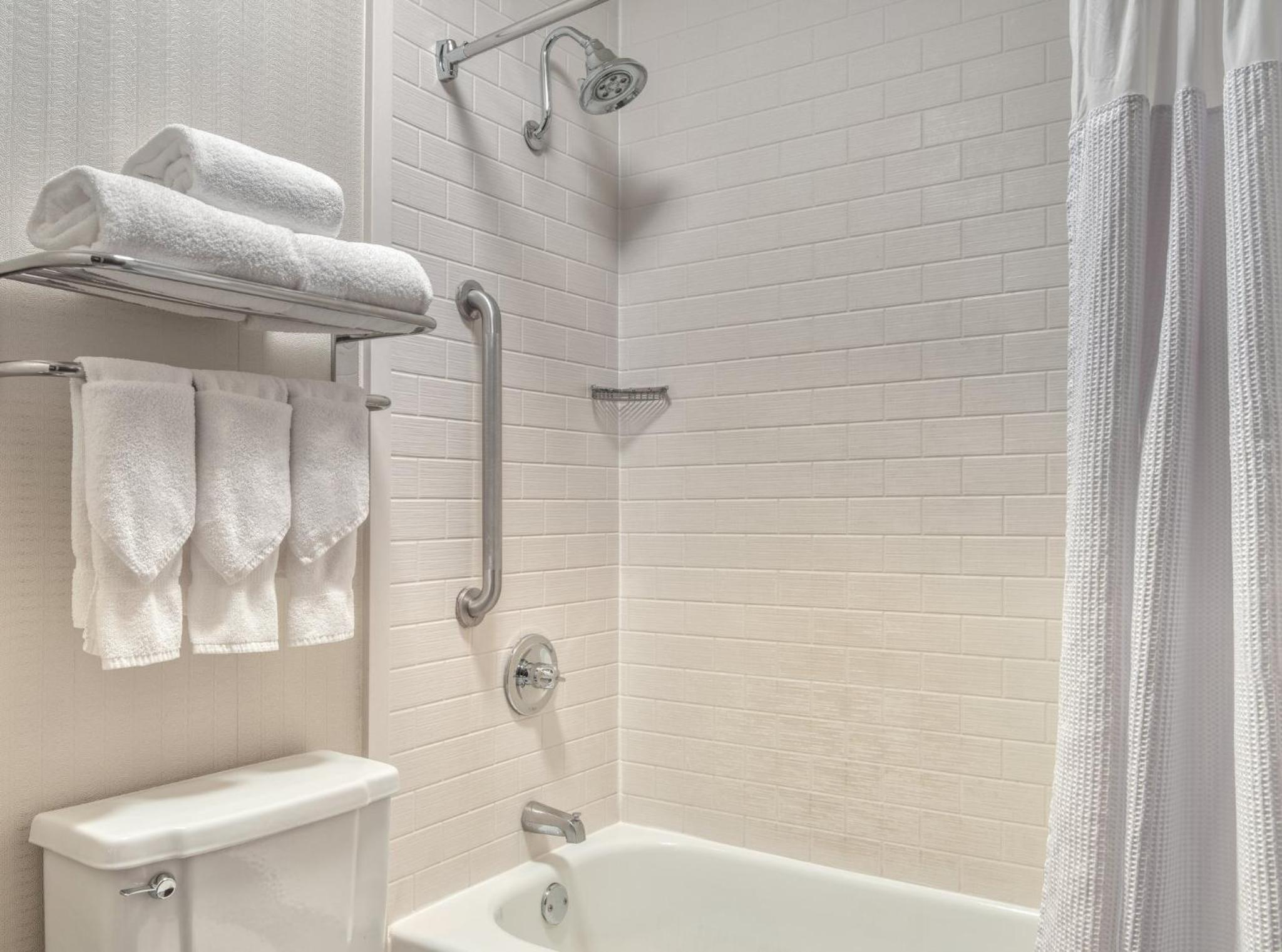 King Room - Mobility Access/Hearing Accessible - Photo 3