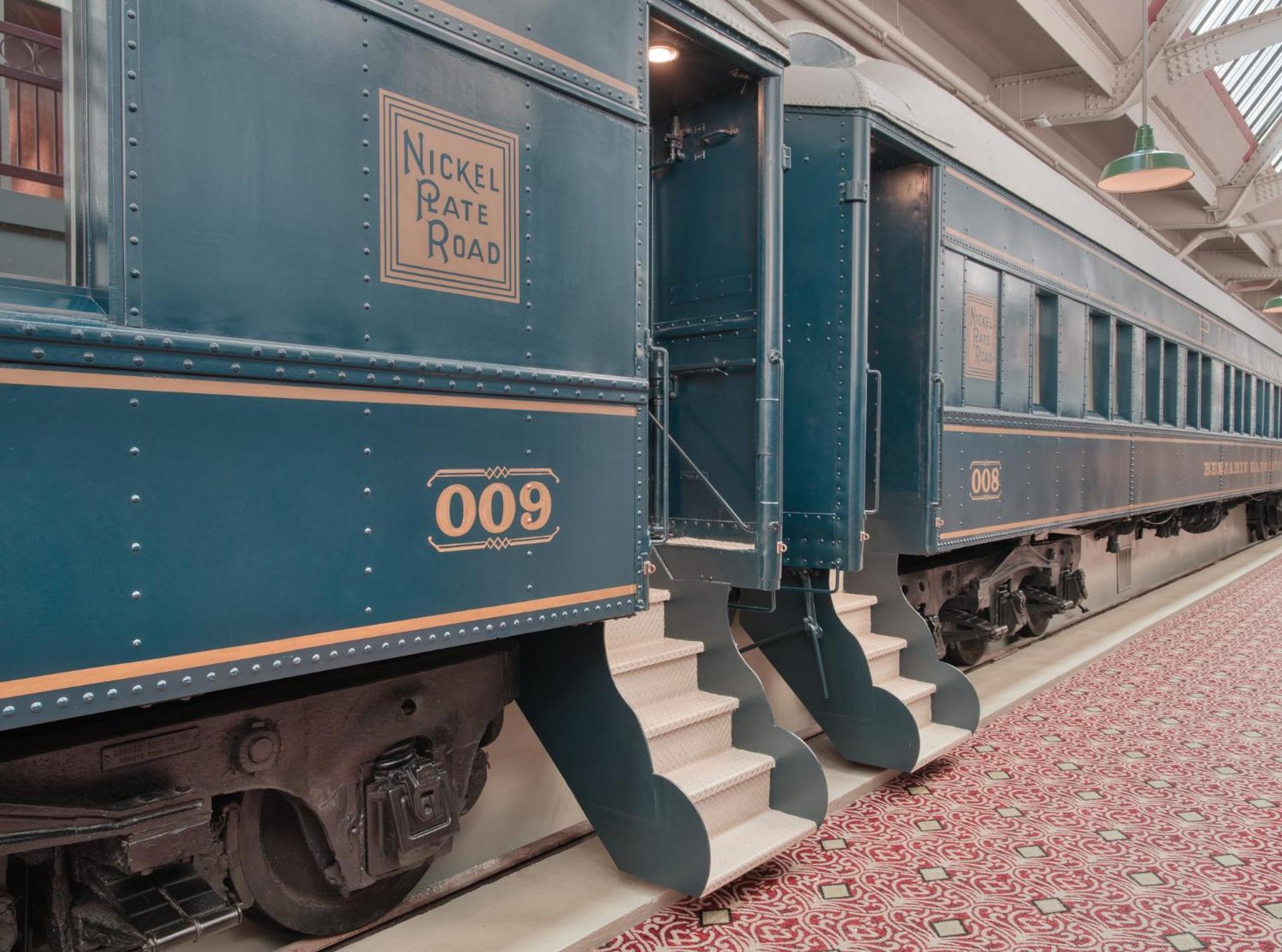 King Room Train Car - Photo 4