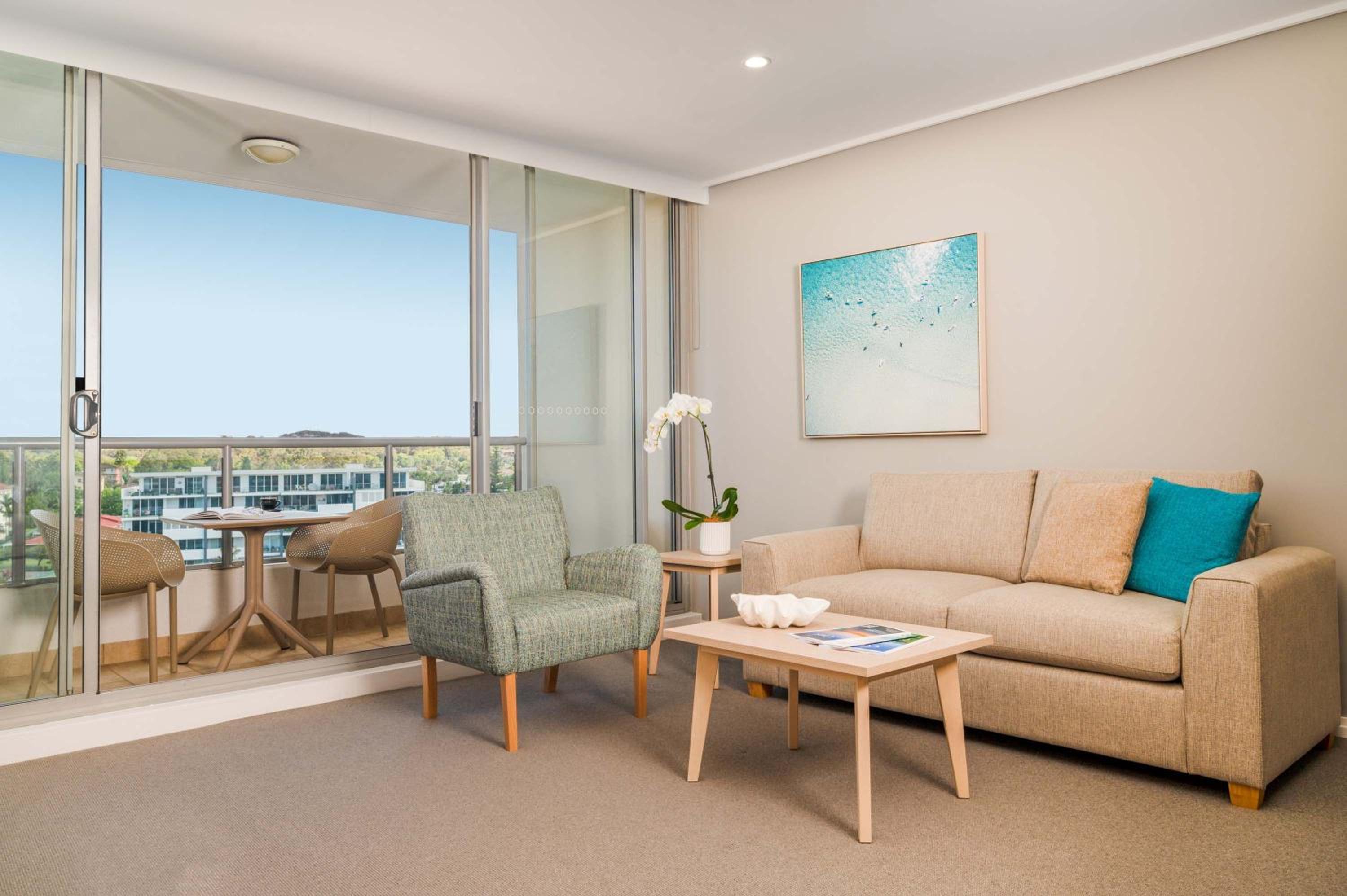 One-bedroom courtyard tower apartment