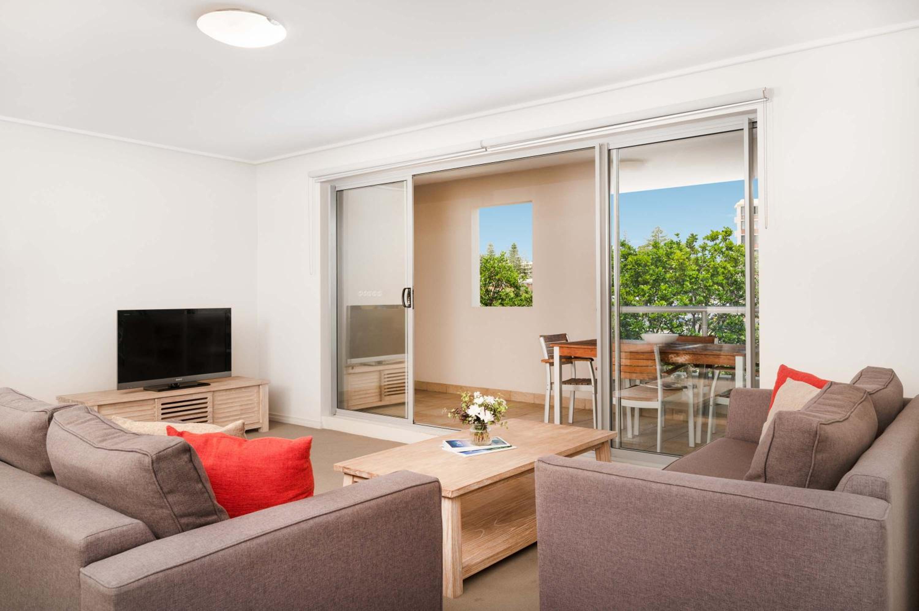 Two-bedroom garden terrace apartment photo 3