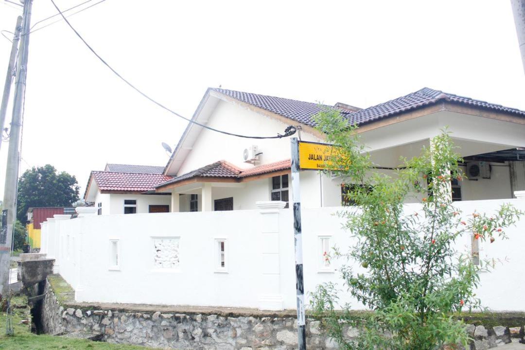 Three-Bedroom House photo 1