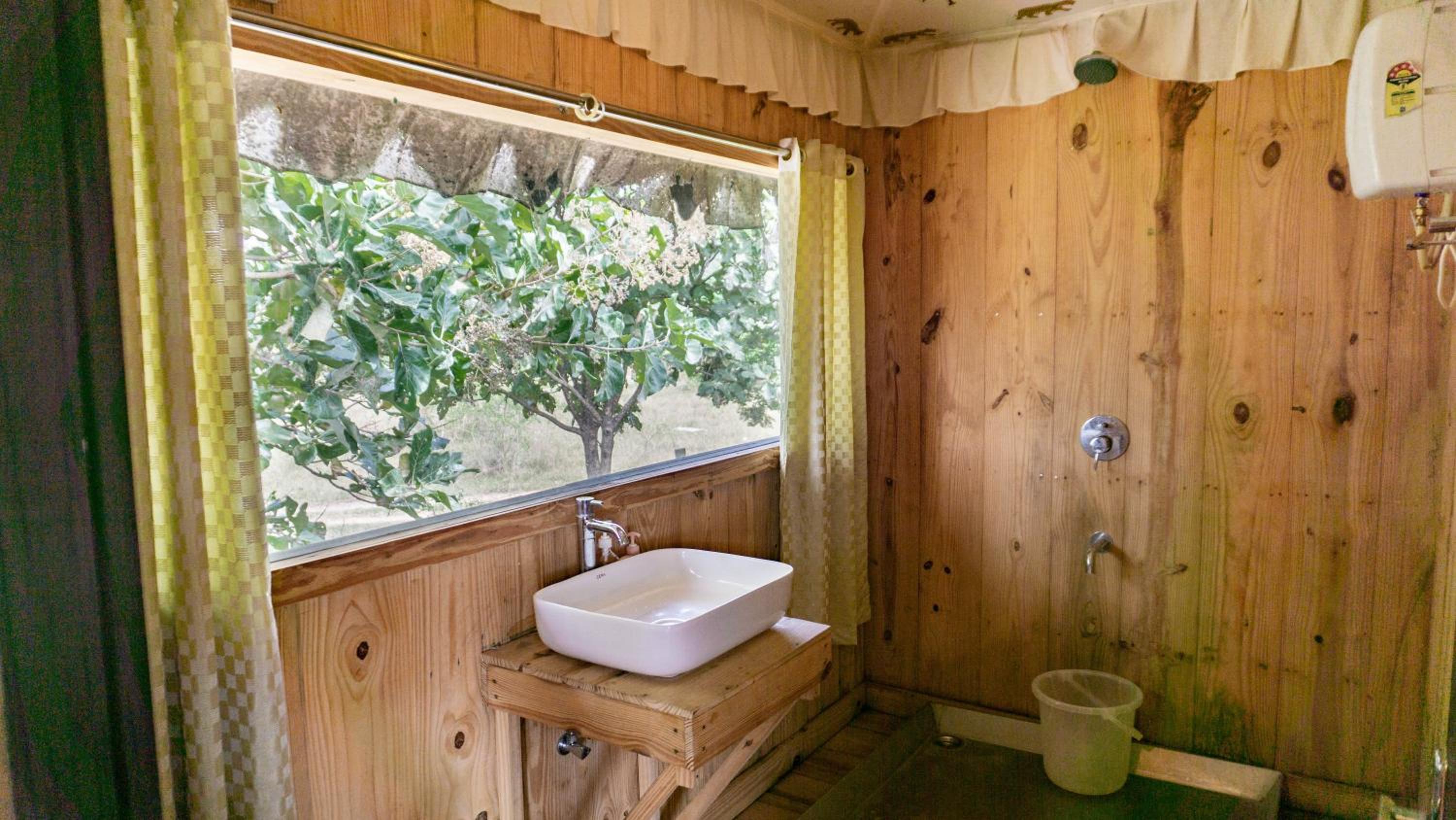 Tree House - Photo 13