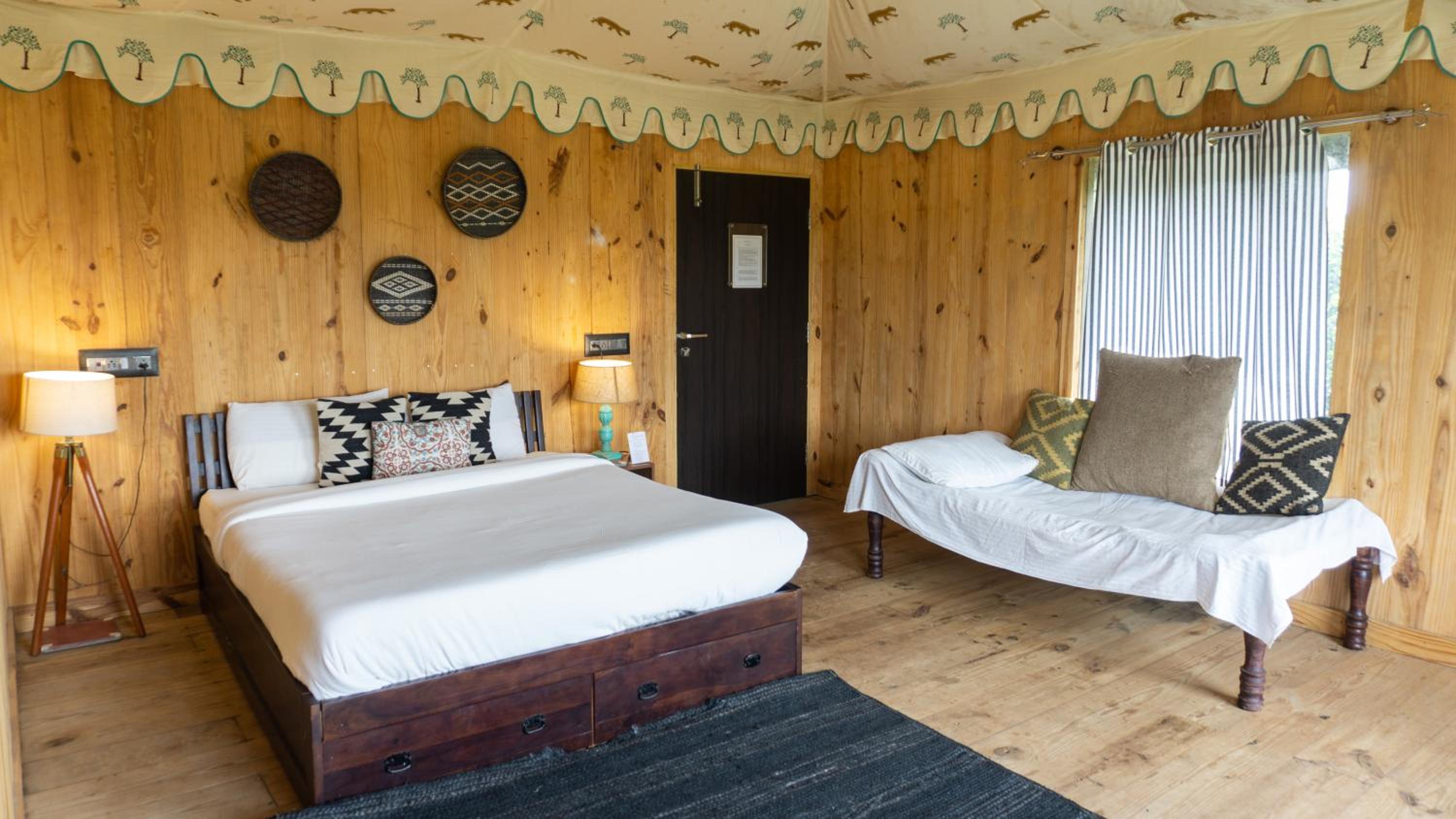 Tree House - Photo 1
