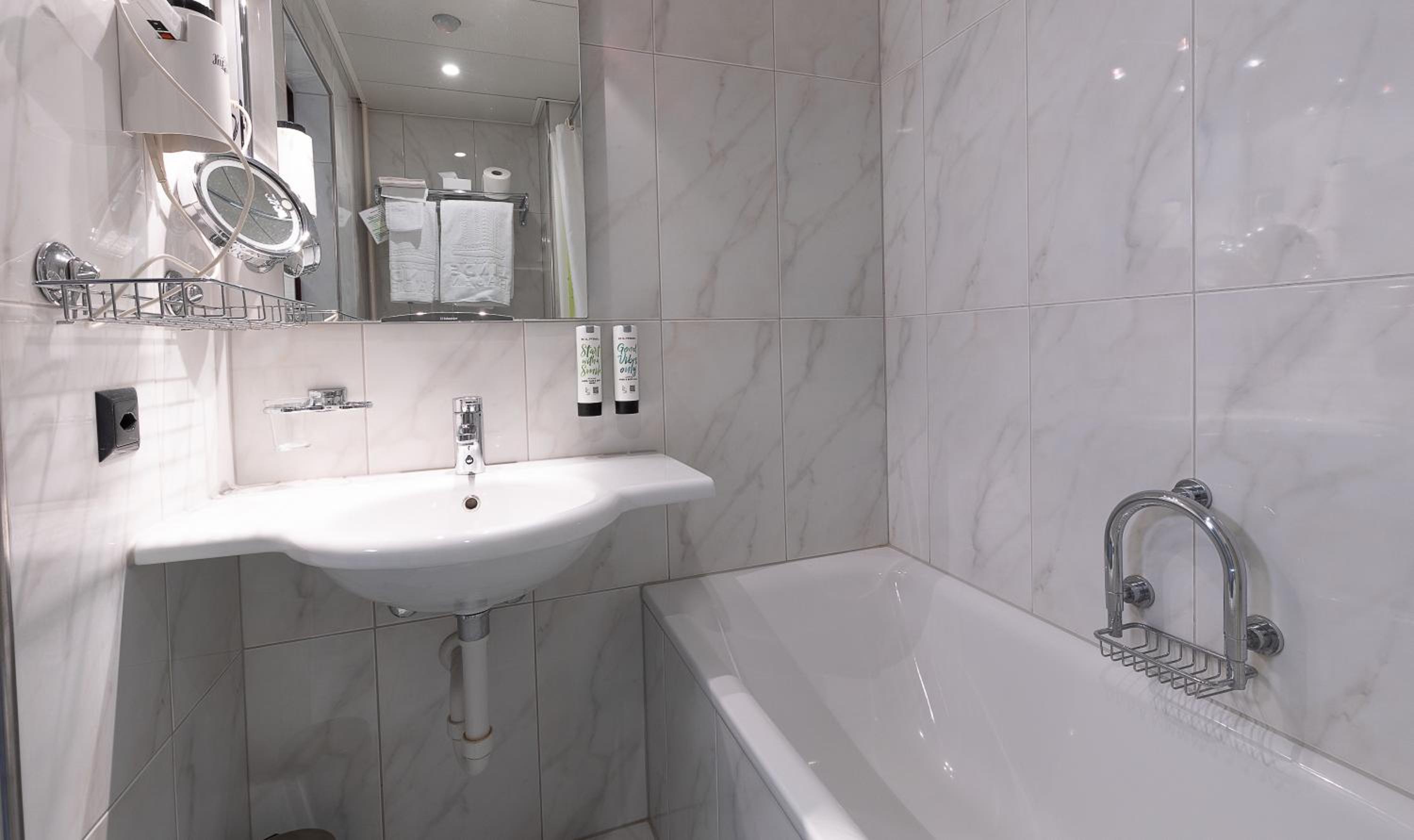 Double Or Twin Room With Balcony photo 3