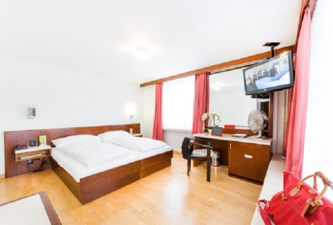 Double Or Twin Room With Balcony photo 2