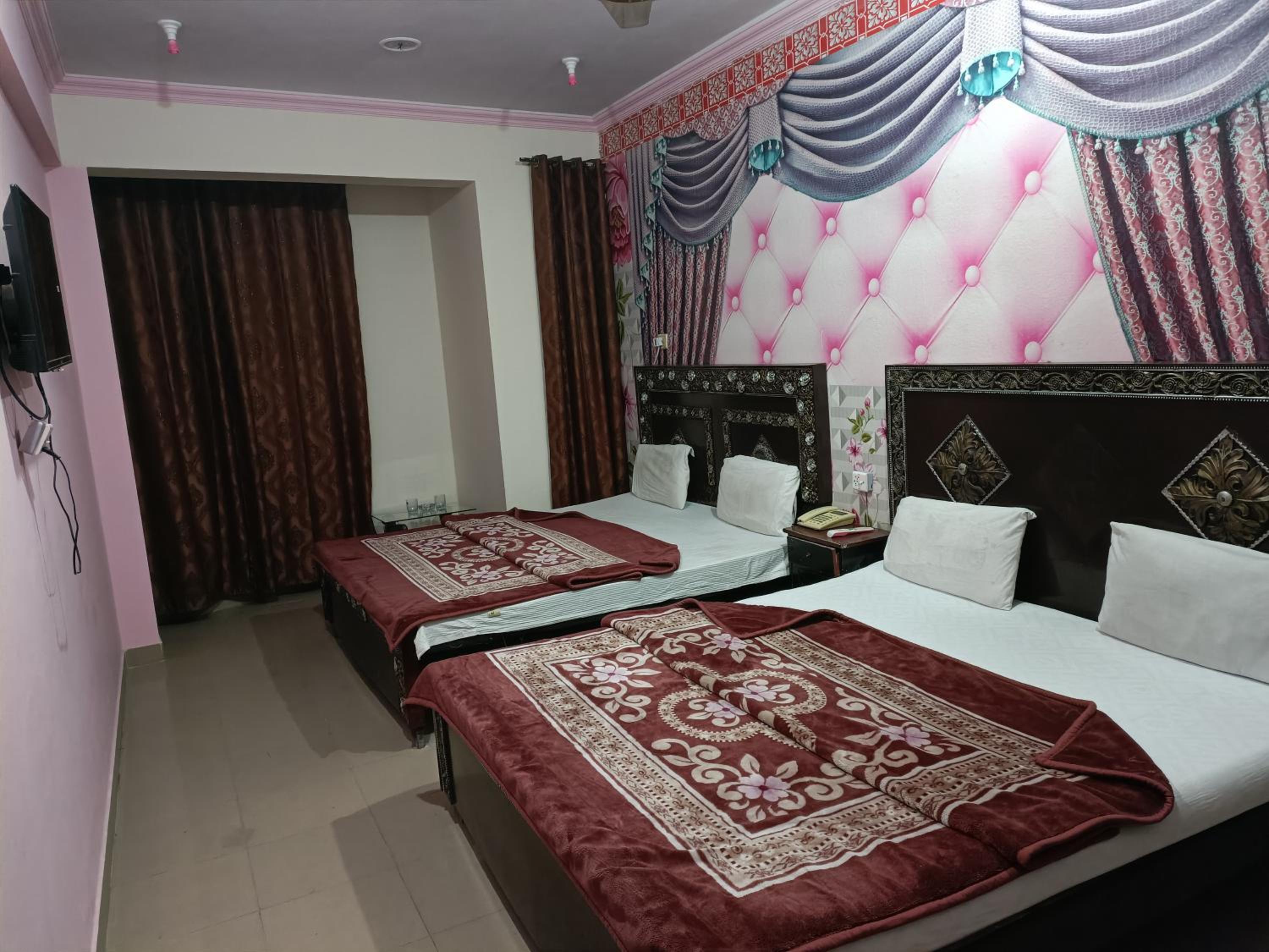 Deluxe Family Room