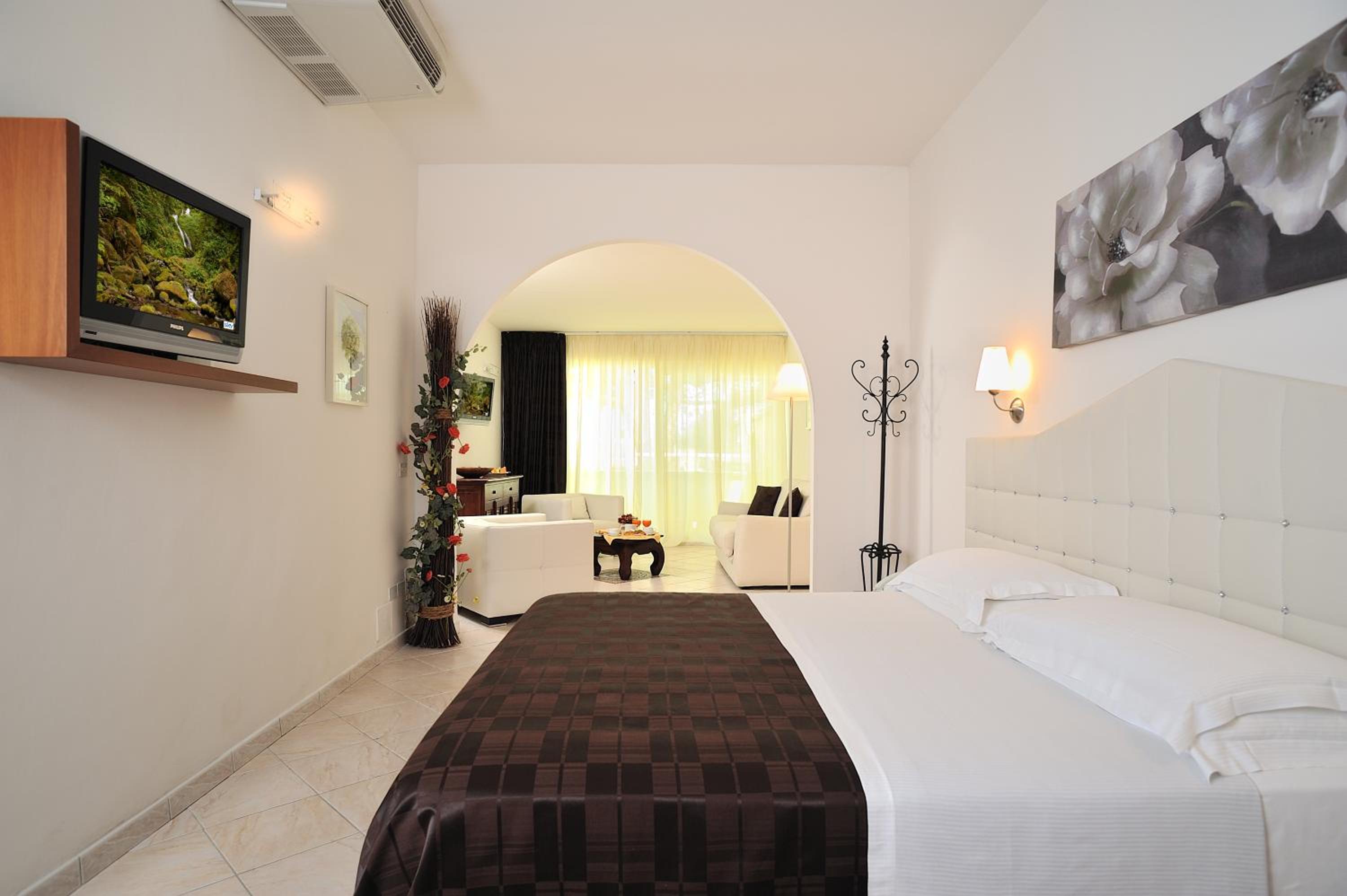Suite - Photo 12
