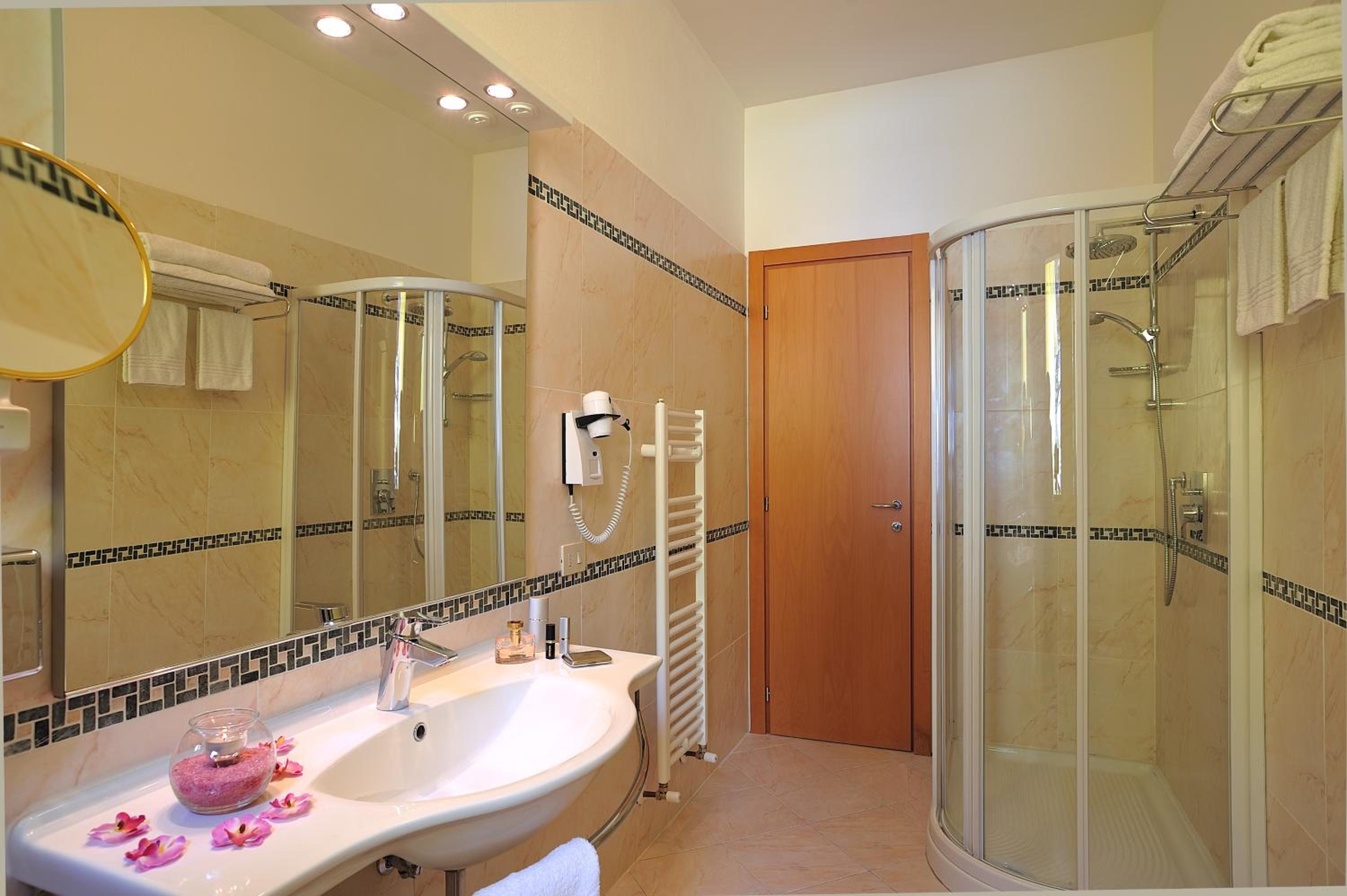 Suite - Photo 3