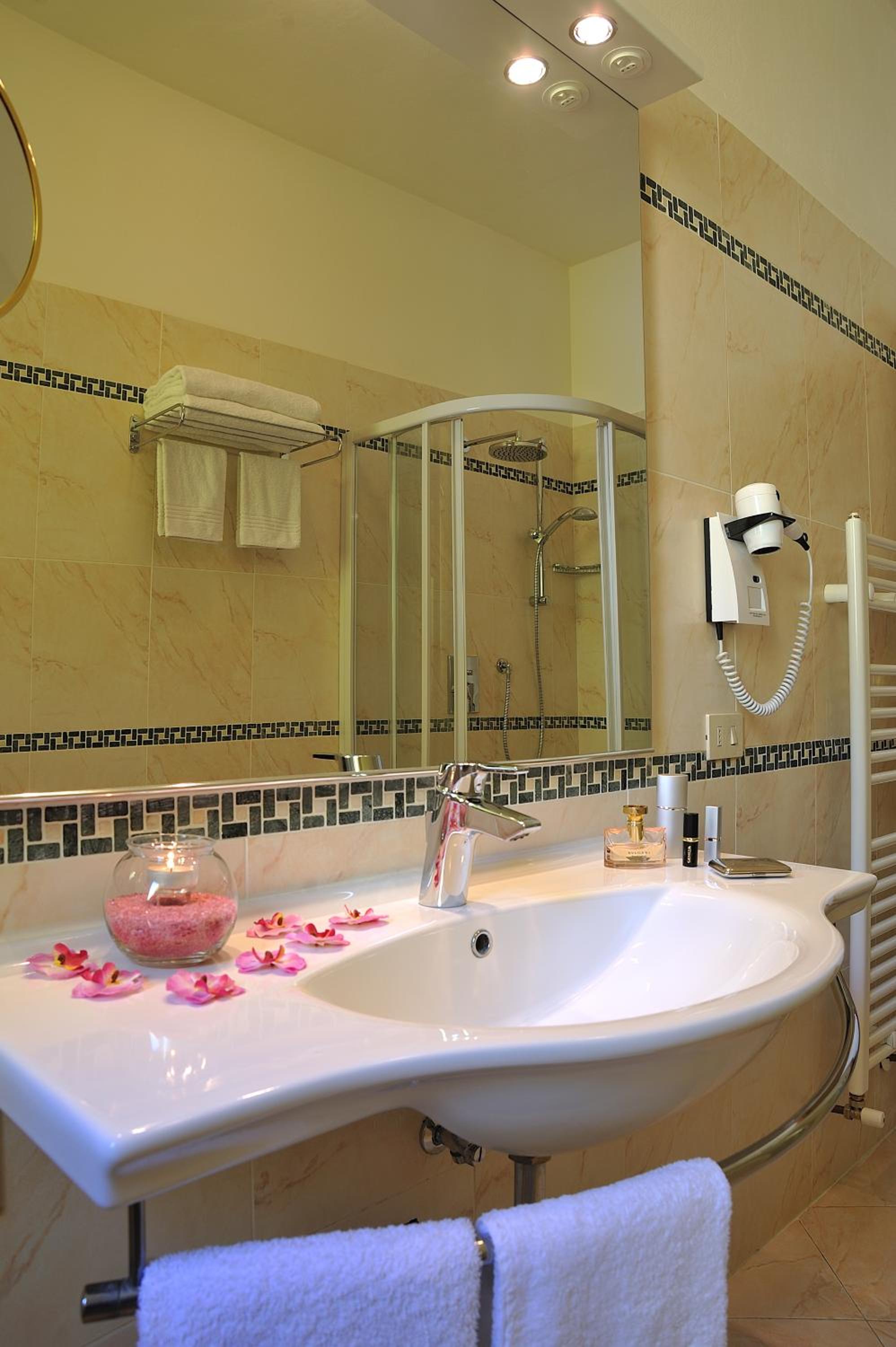 Business Double Room - Photo 4