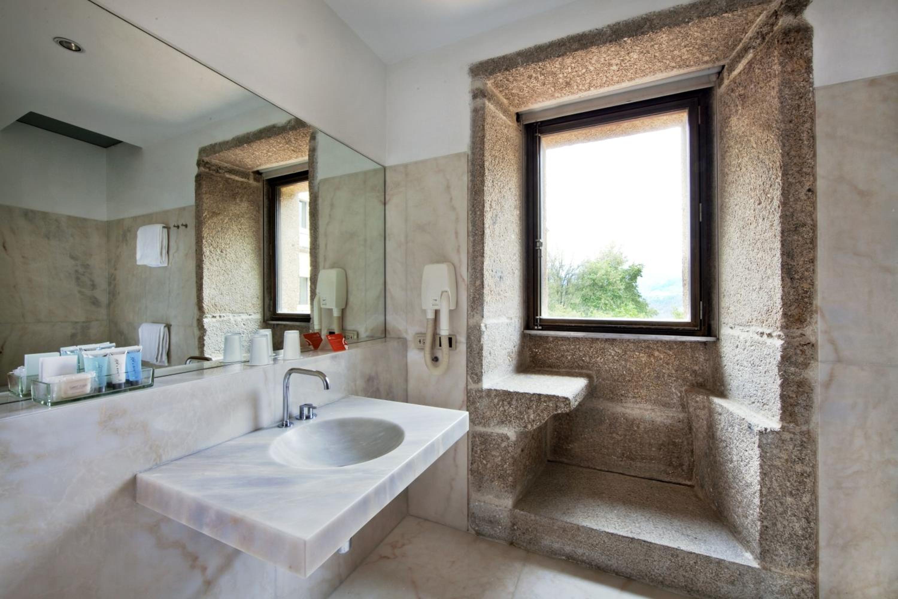 Classic Double or Twin Room - Photo 4