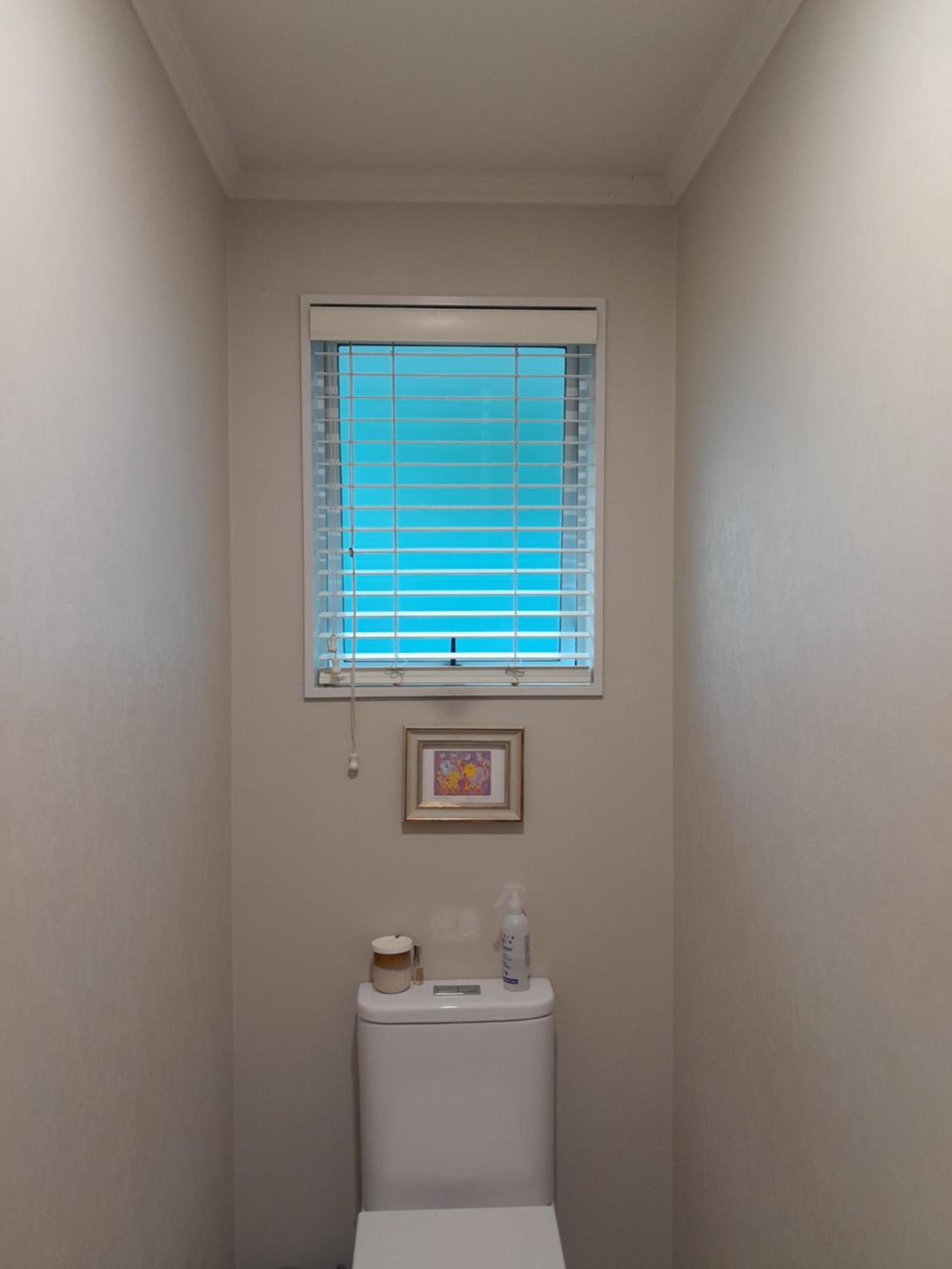 Standard King Room - Photo 16
