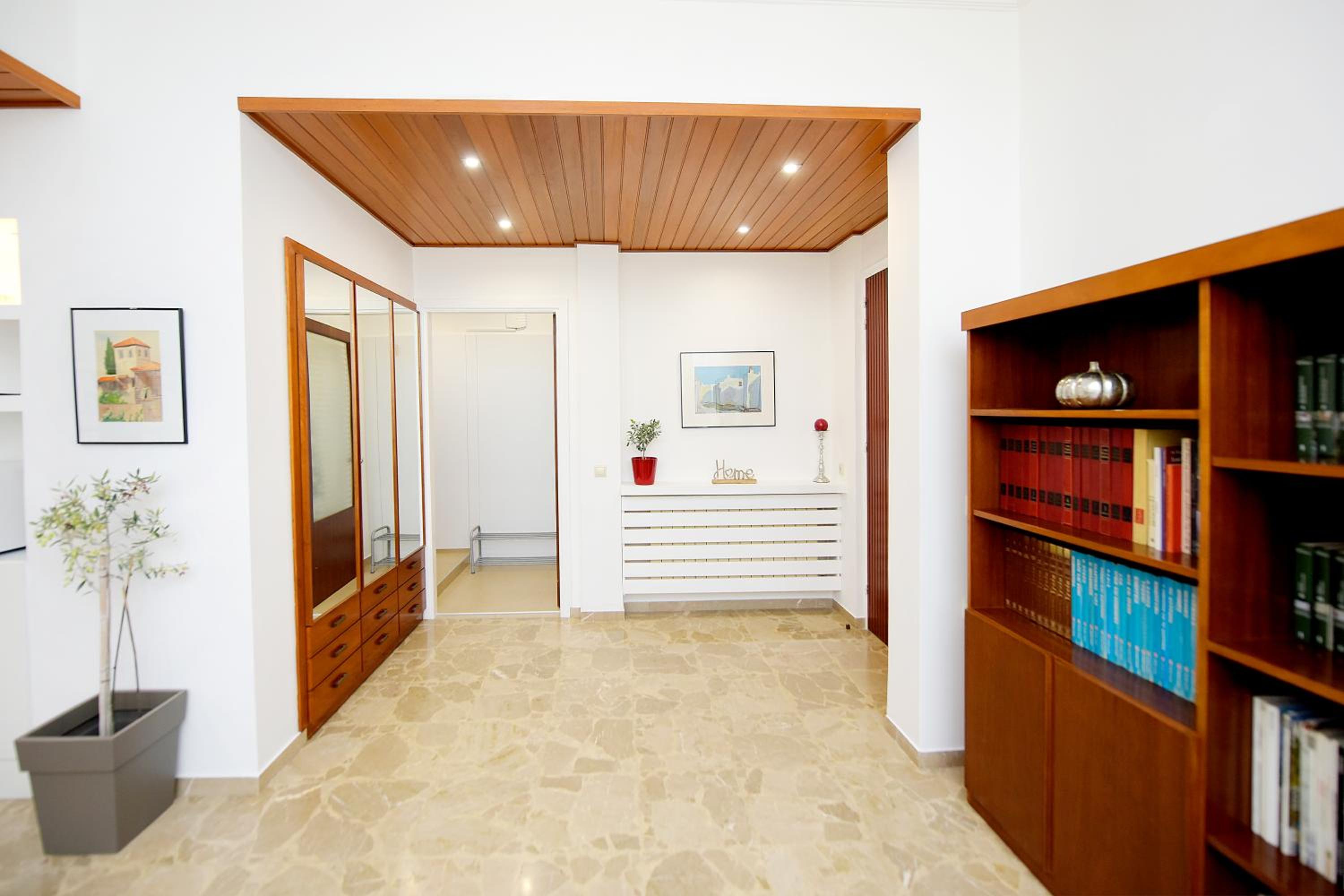 One-Bedroom Apartment photo 3