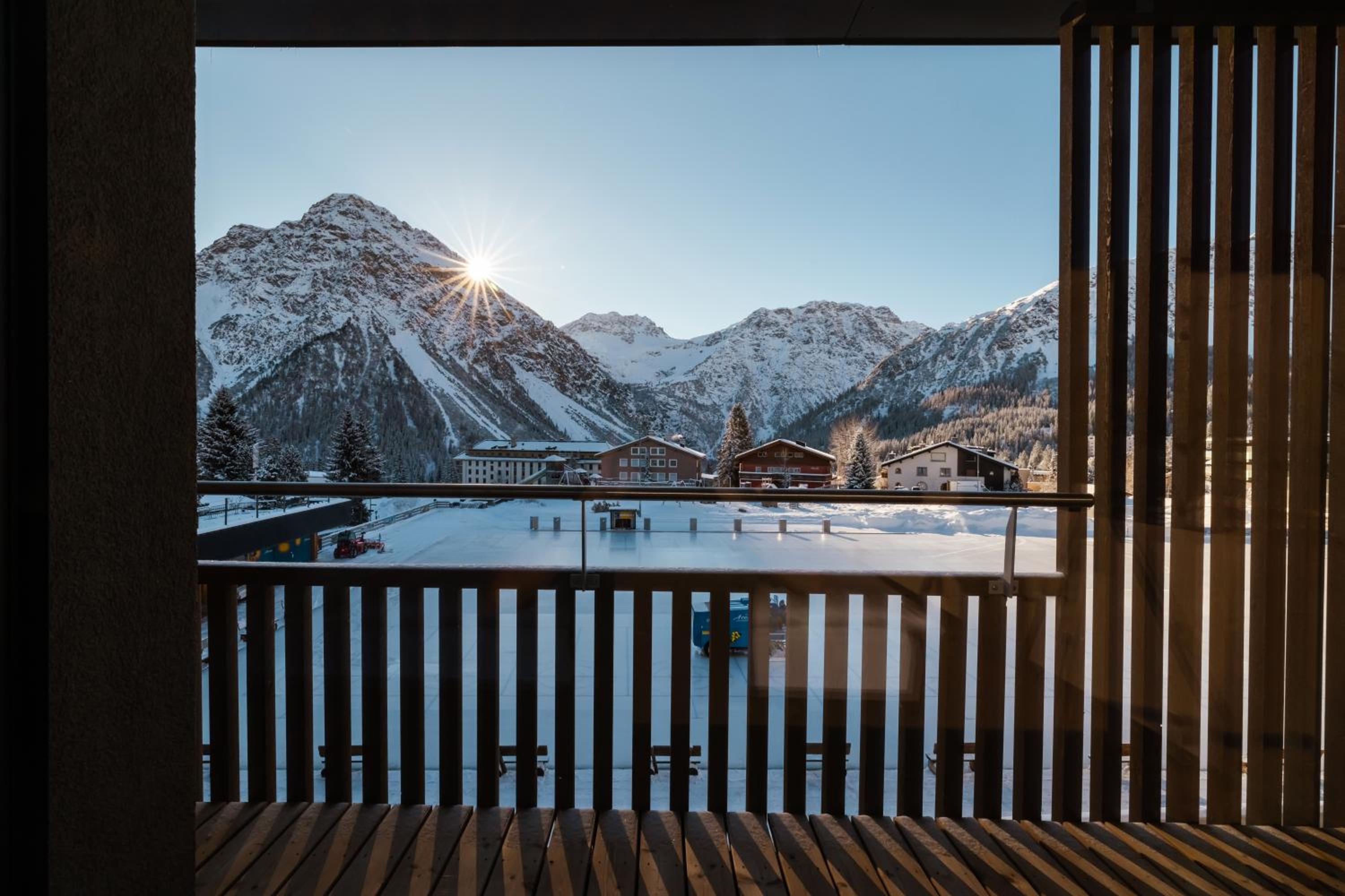 Lifestyle Mountain View Room with Balcony - Photo 6