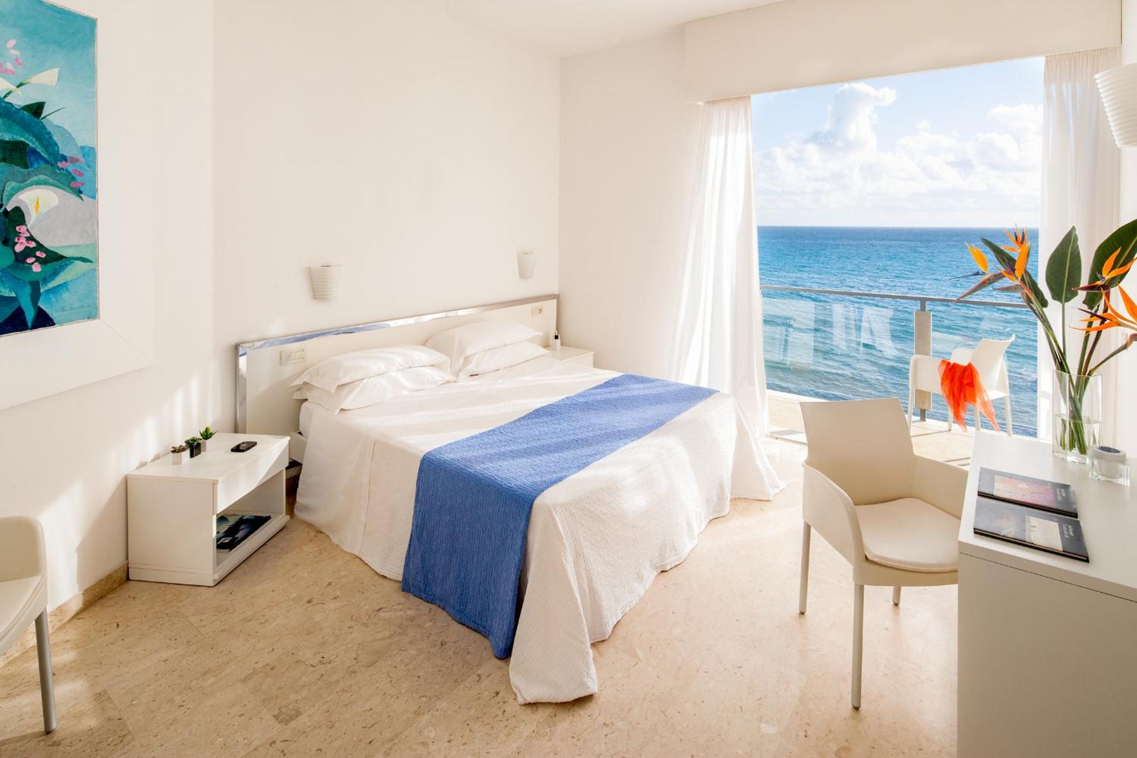 Double Room with Balcony and Sea View