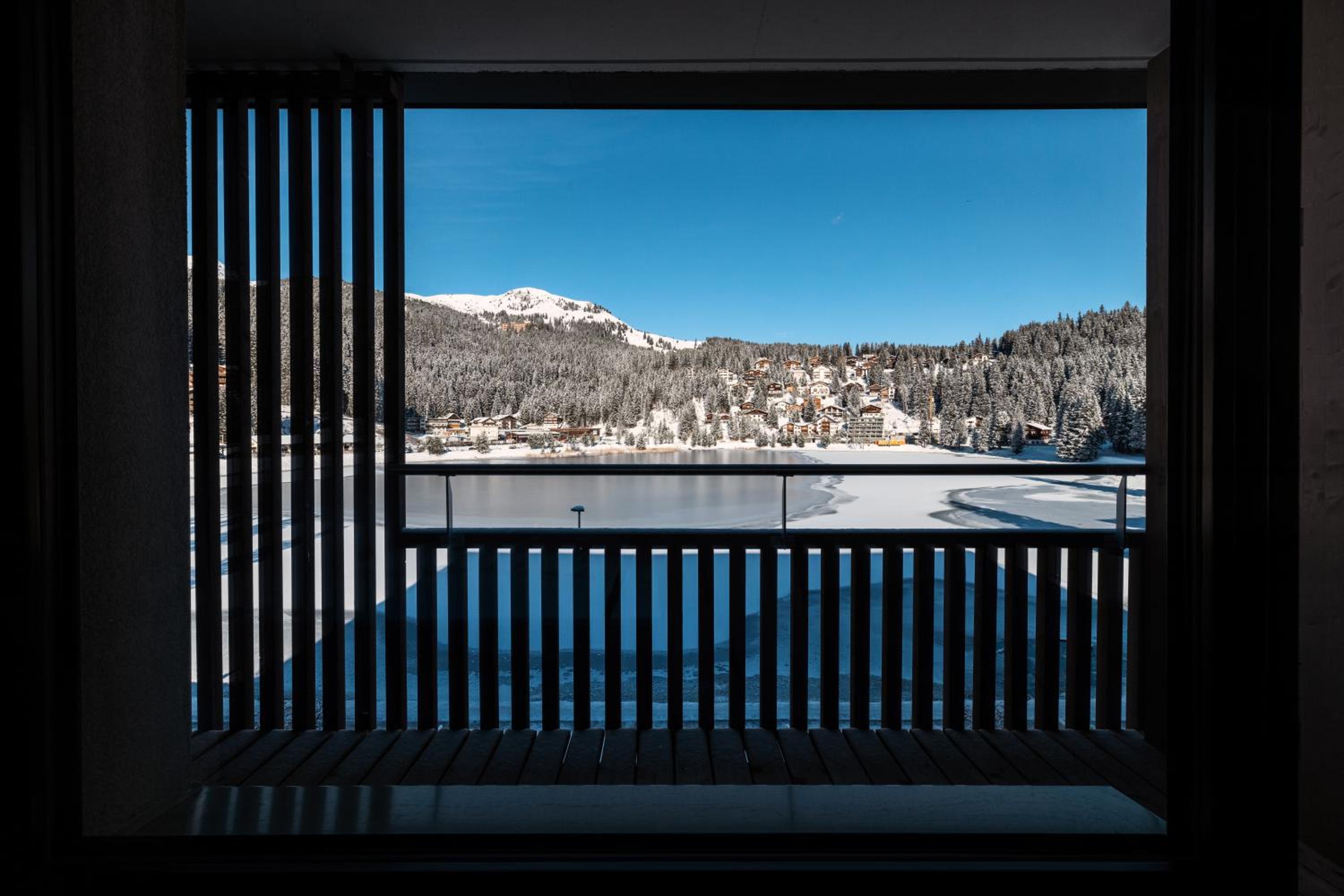 Lifestyle Lake View Room with Balcony - Photo 3