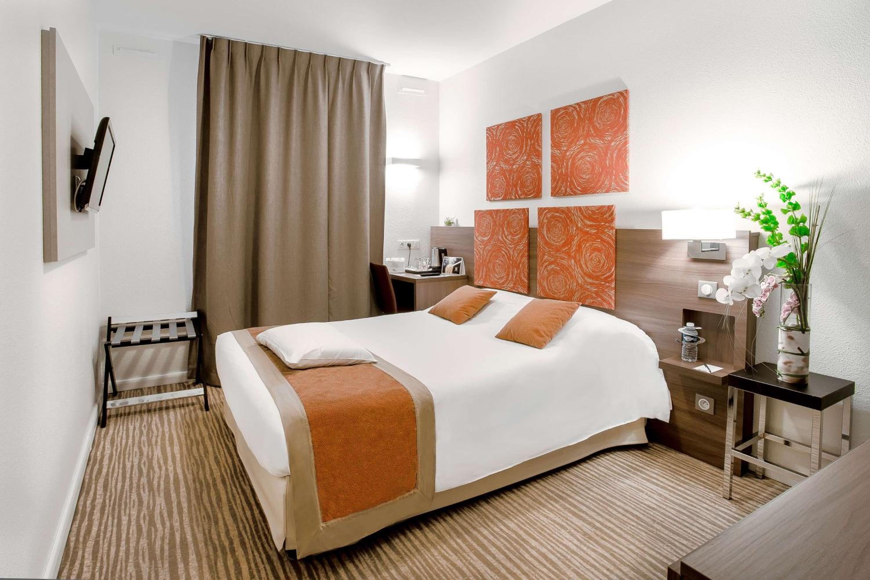 Standard Double Room - Photo 7