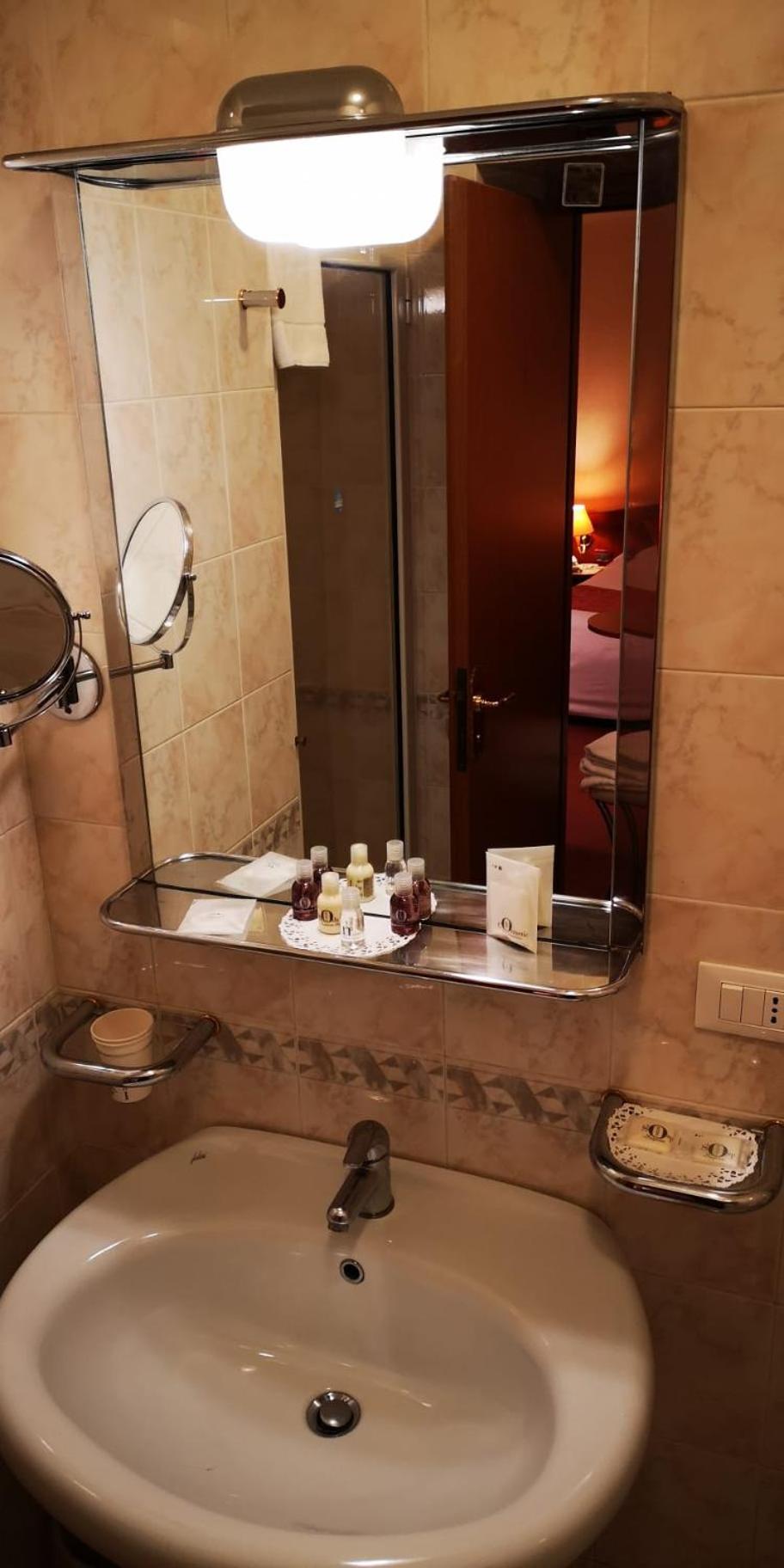 Double or Twin Room - Photo 2