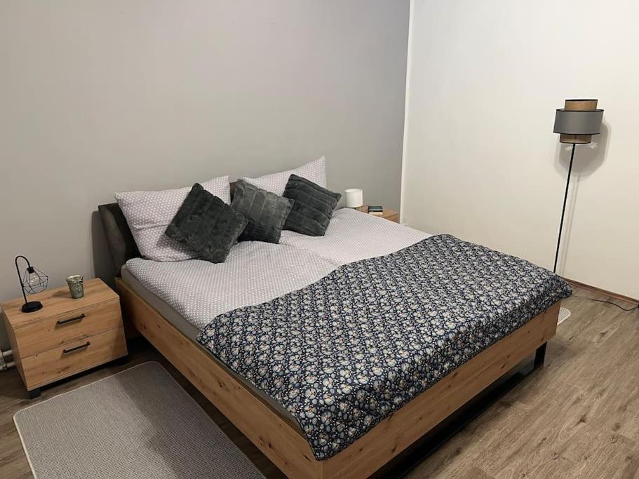 Five-Bedroom House photo 1