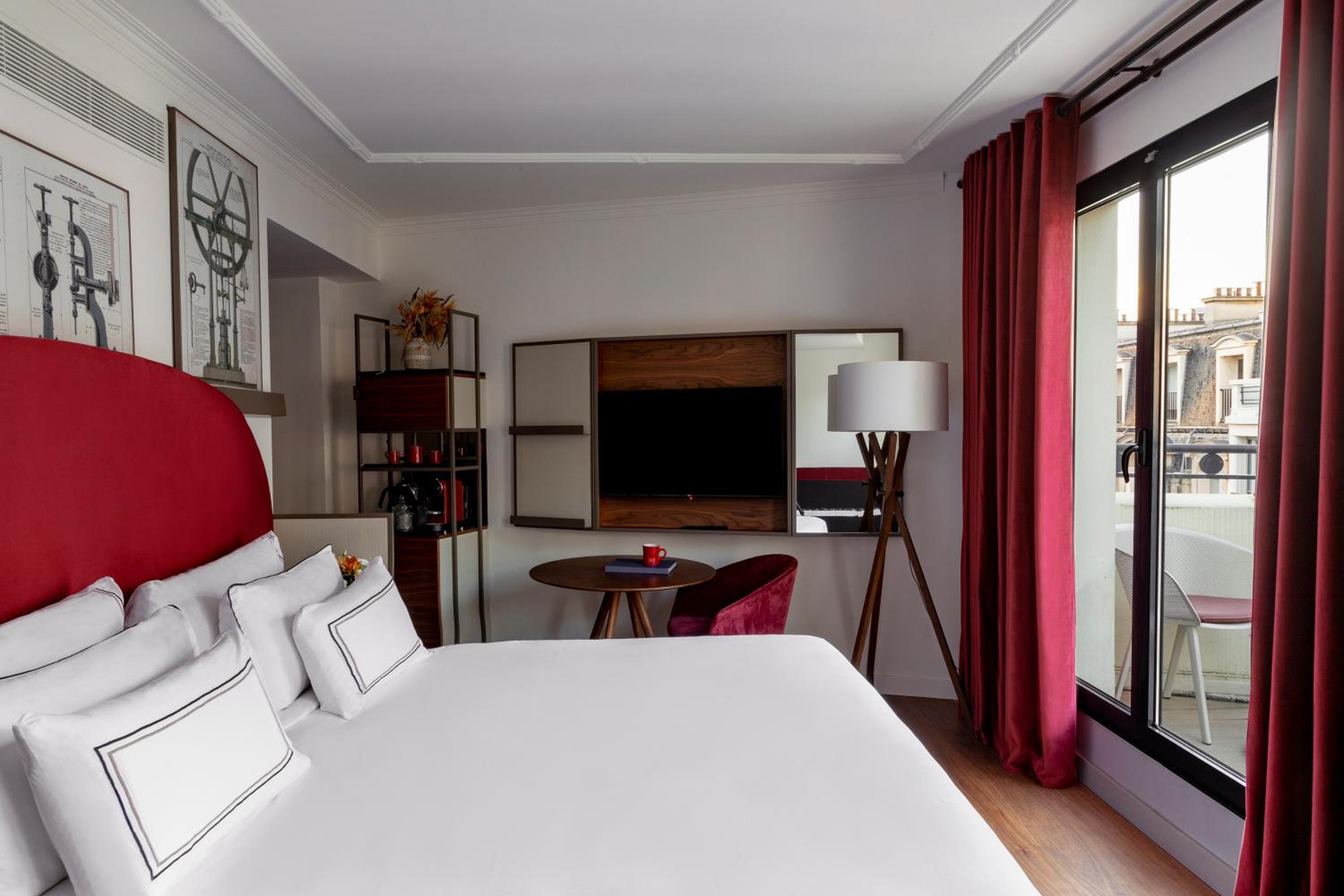 Deluxe Extra Room with Balcony thumbnail 5