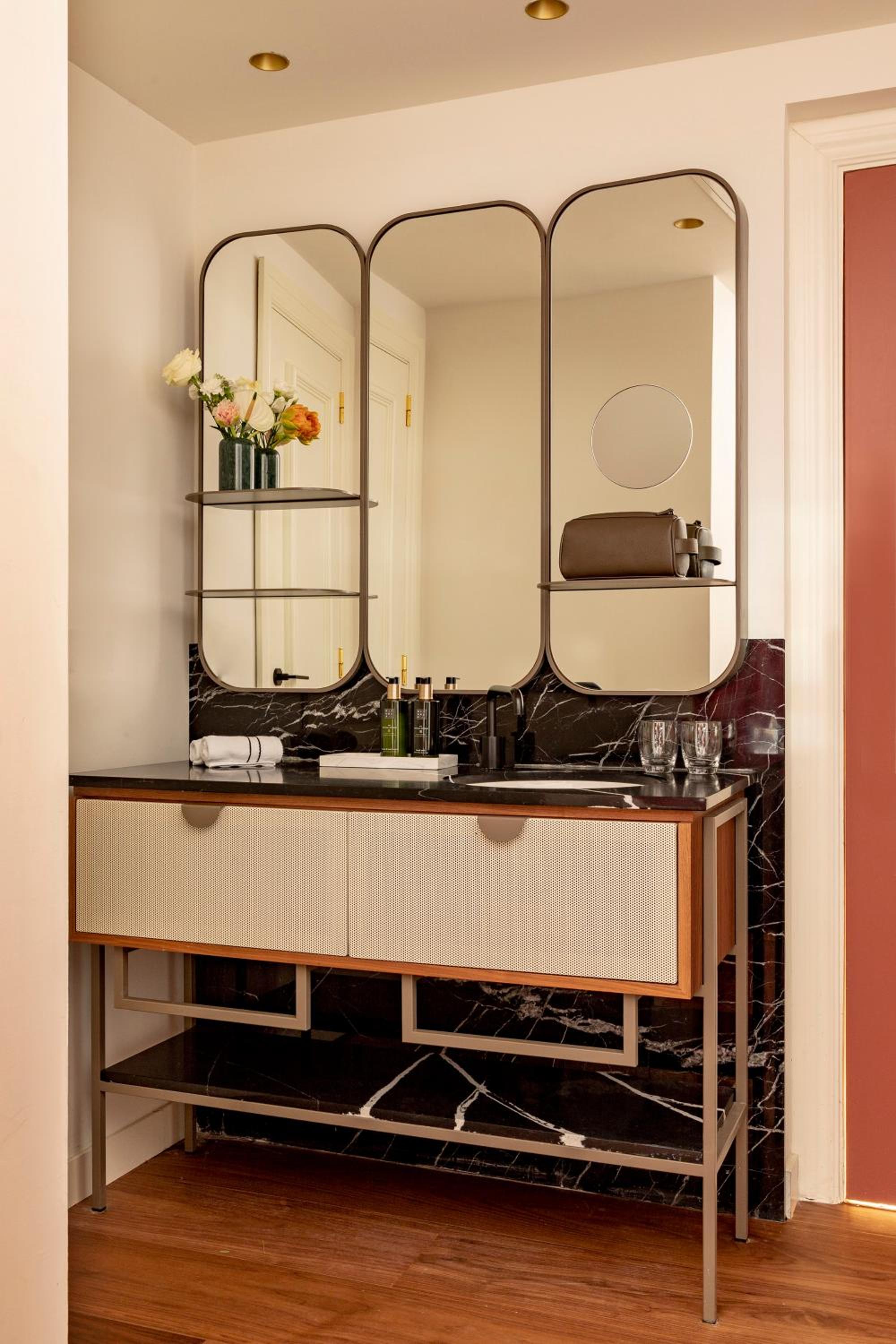 Deluxe Extra Room with Balcony