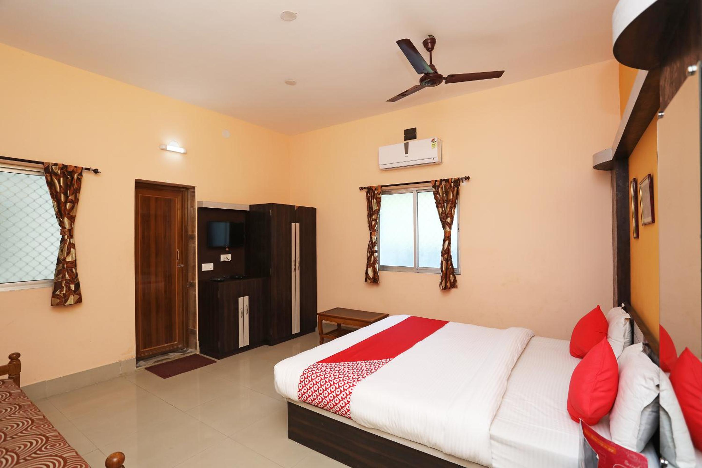 Deluxe Double Room (2 Adults + 1 Child) photo 3