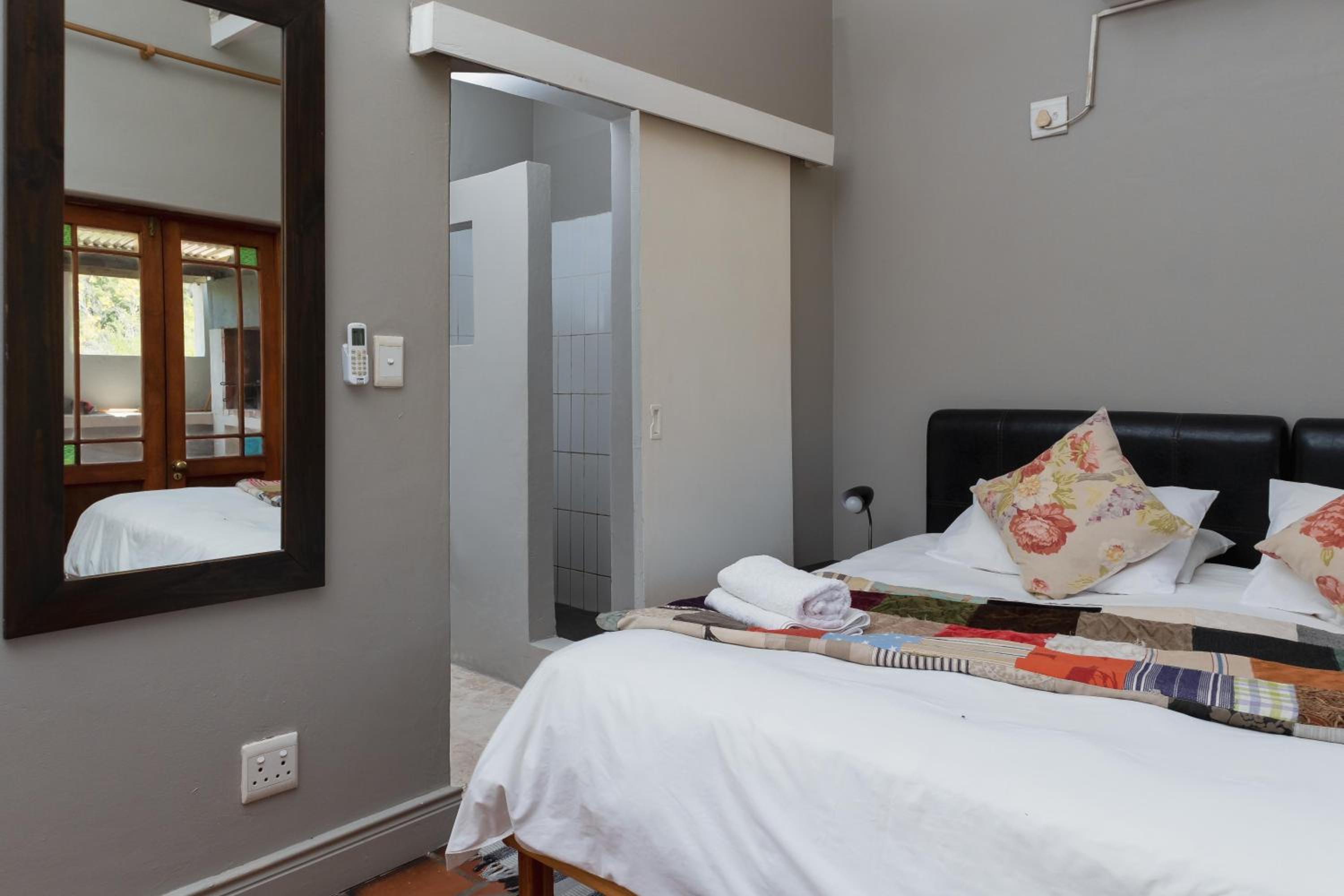 Two-Bedroom Cottage - Photo 6