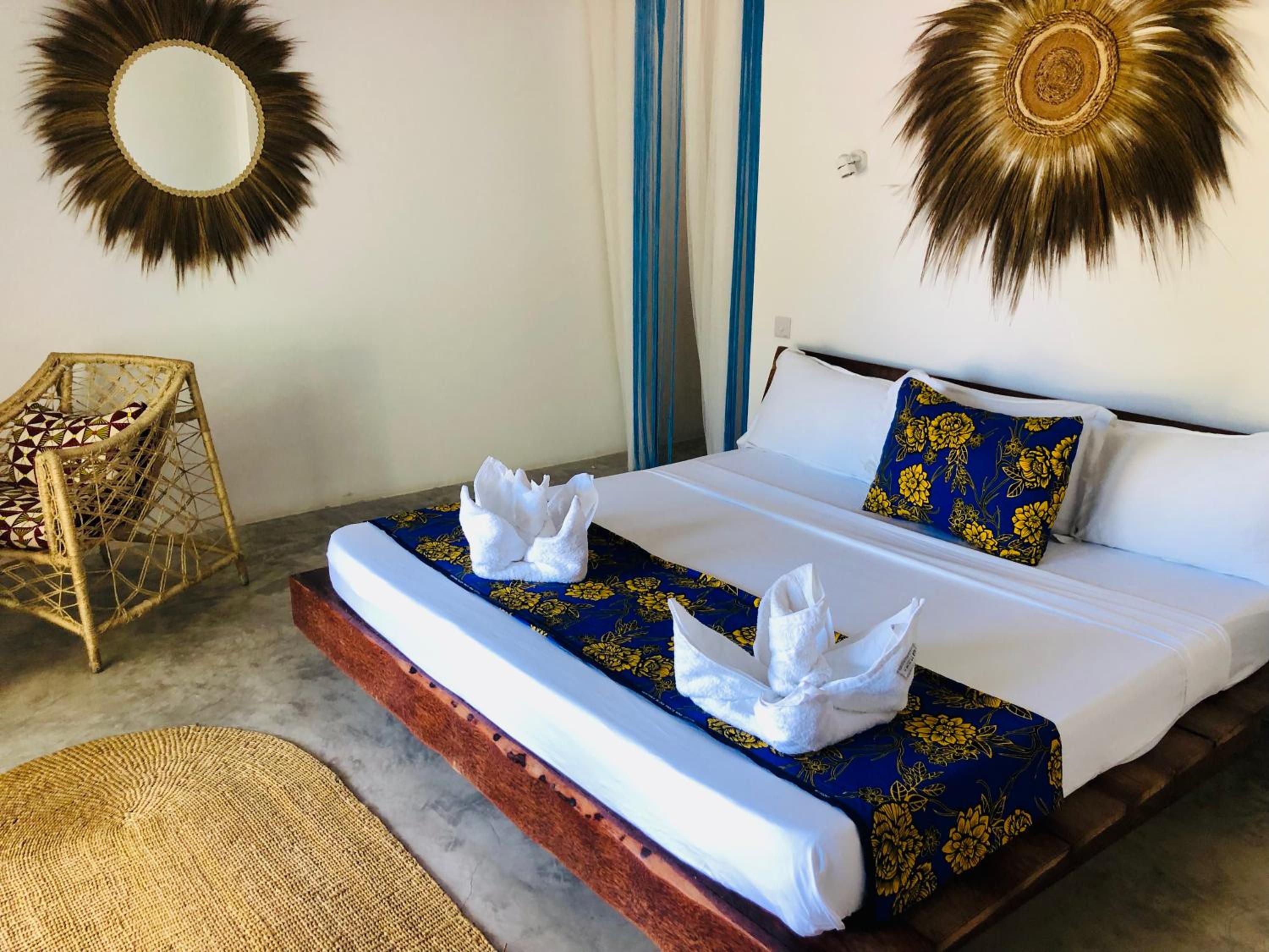 Deluxe Double Room with Balcony - Photo 6