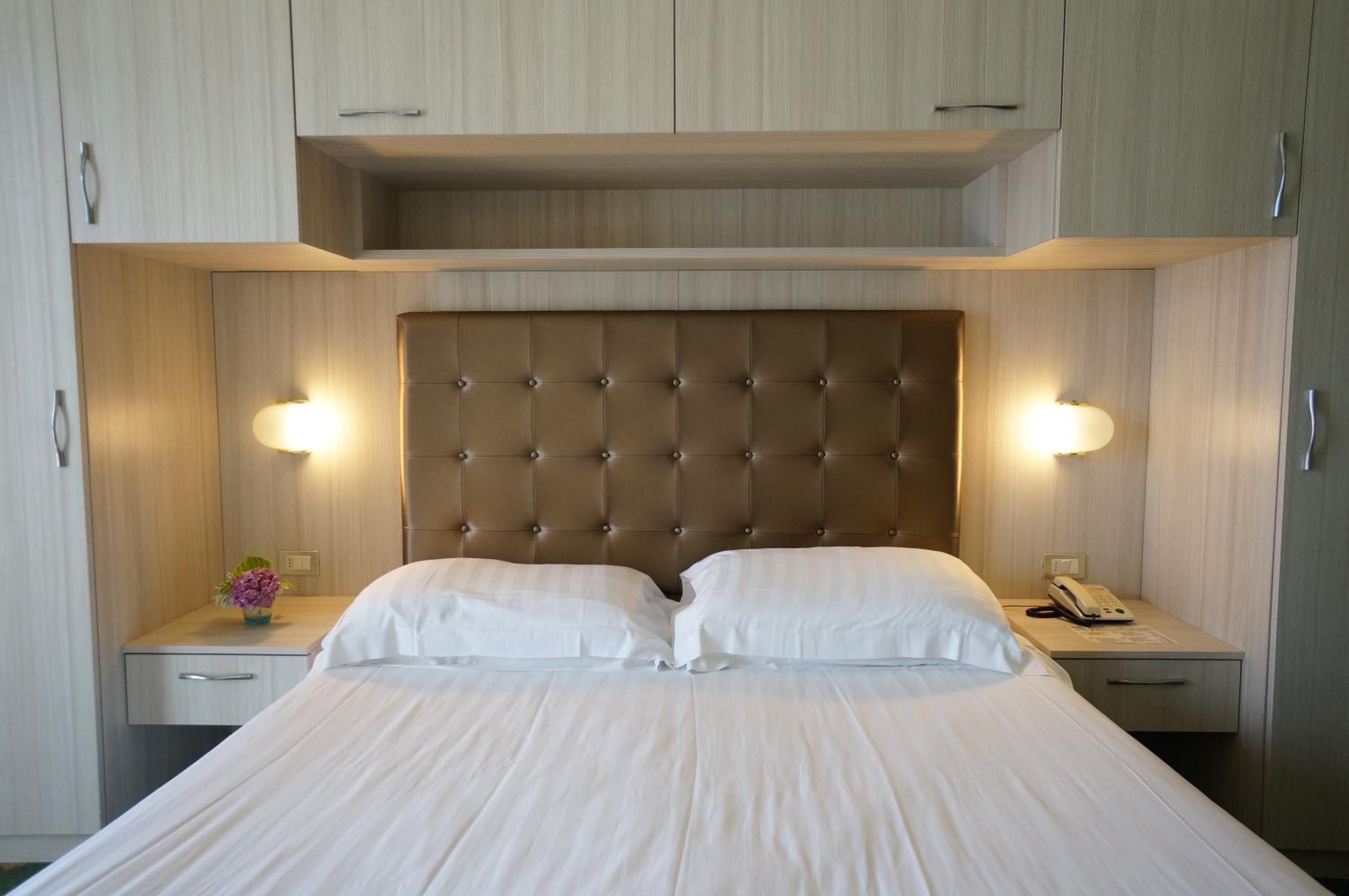 Economy Double Room with Lake View photo 1